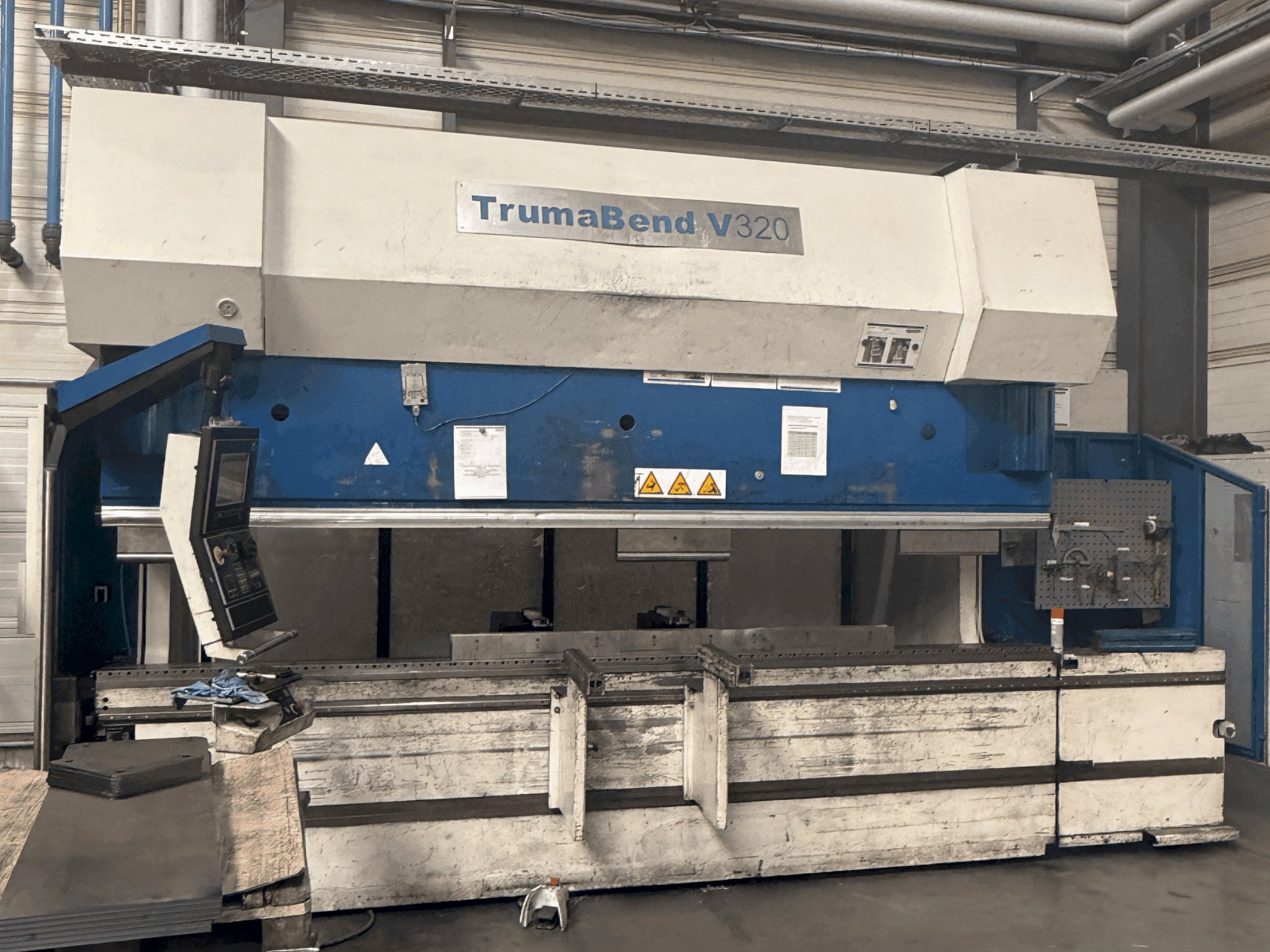 Makine TRUMPF TrumaBend V320 - Önden görünüm