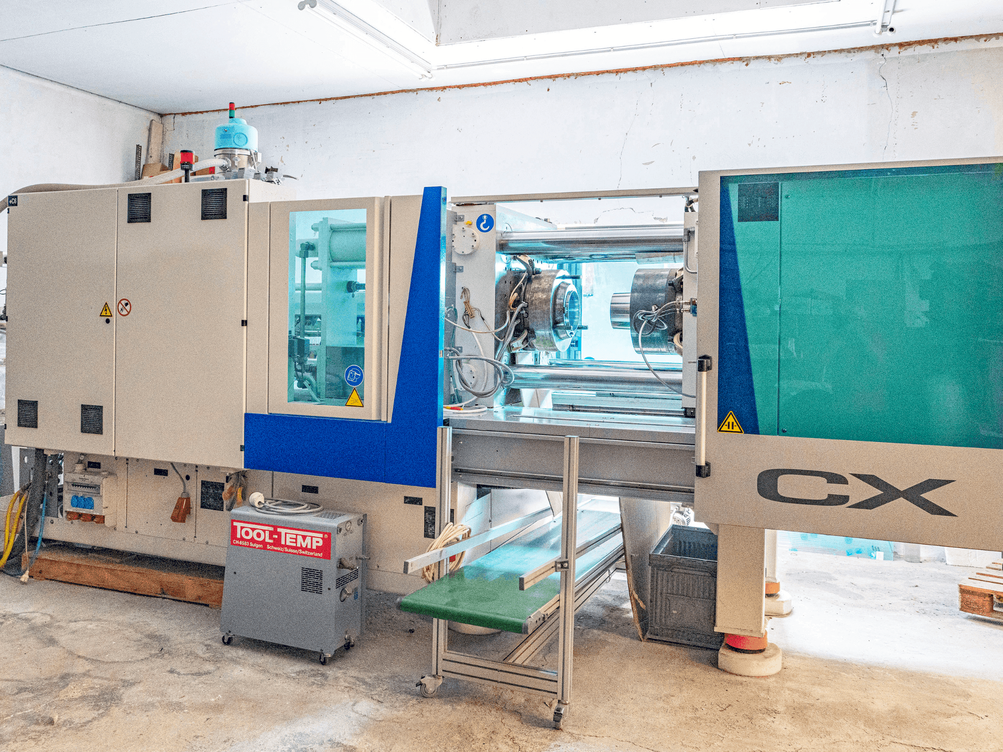 Makine Krauss Maffei KM 200 CX 1400 MC5 - Önden görünüm