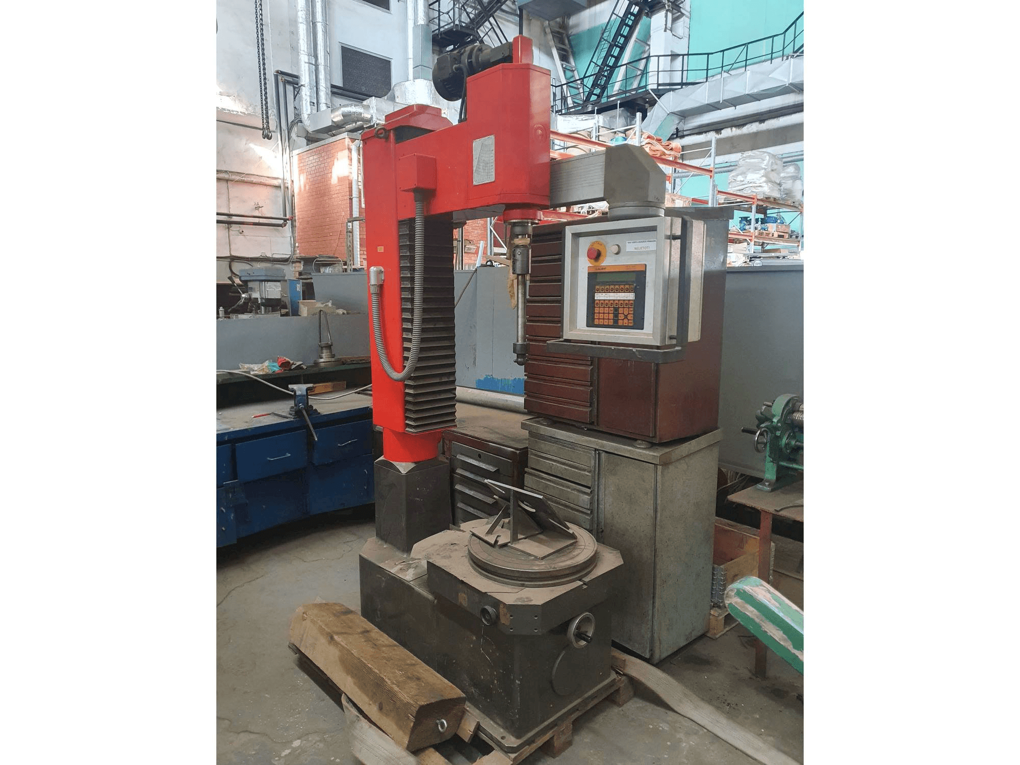 Makine TAUMELUS III N - Önden görünüm