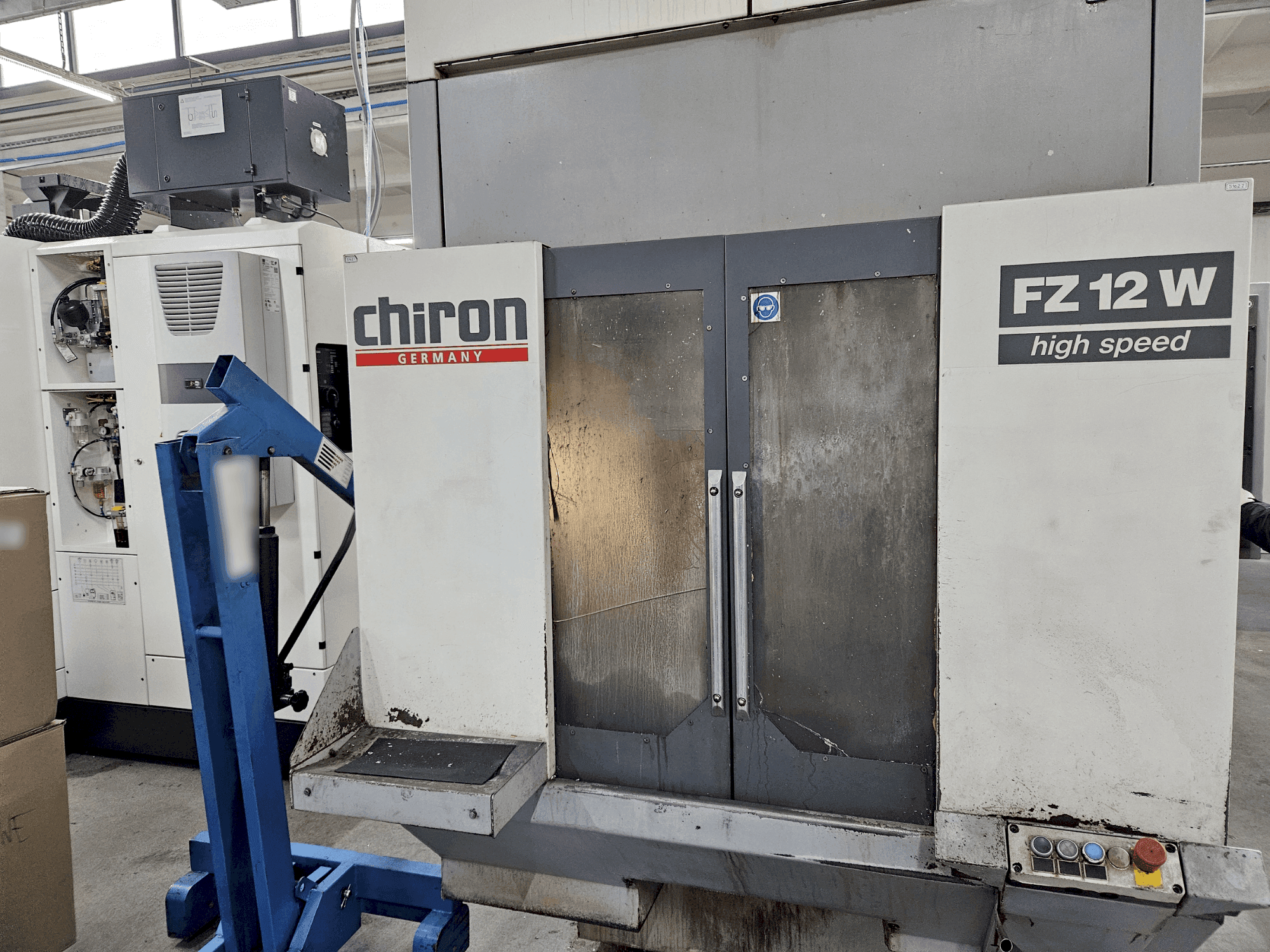 Makine CHIRON FZ12 W - Önden görünüm