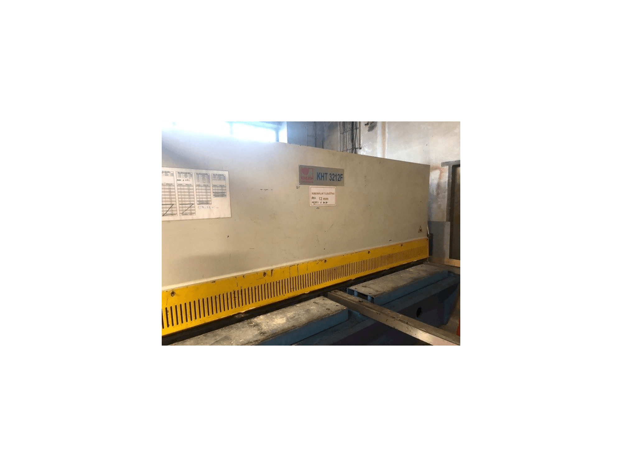 Makine KNUTH KHT 3212 F - Önden görünüm