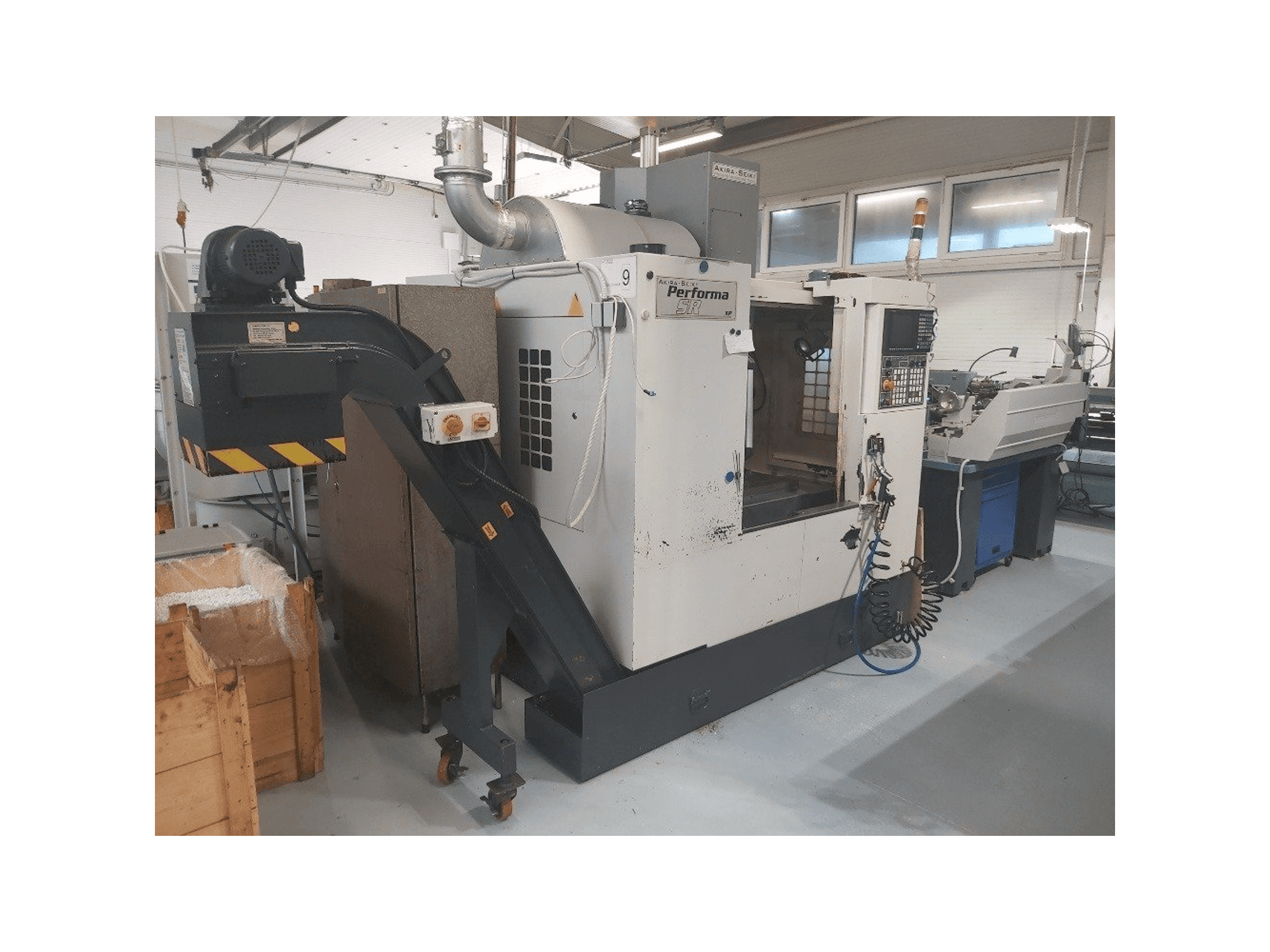 Makine Akira Seiki SR2XP - Önden görünüm