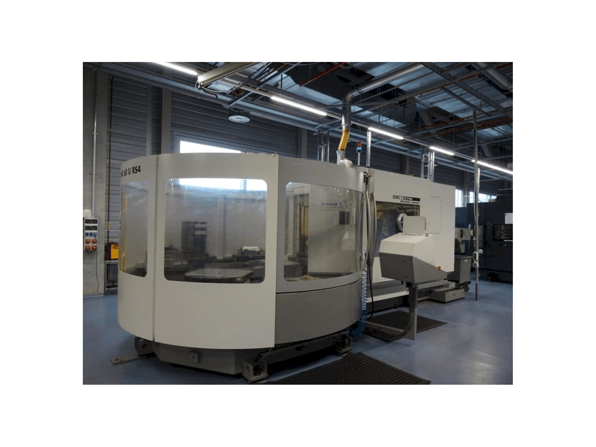 Makine DECKEL MAHO DMC 60 U RS4 - Önden görünüm