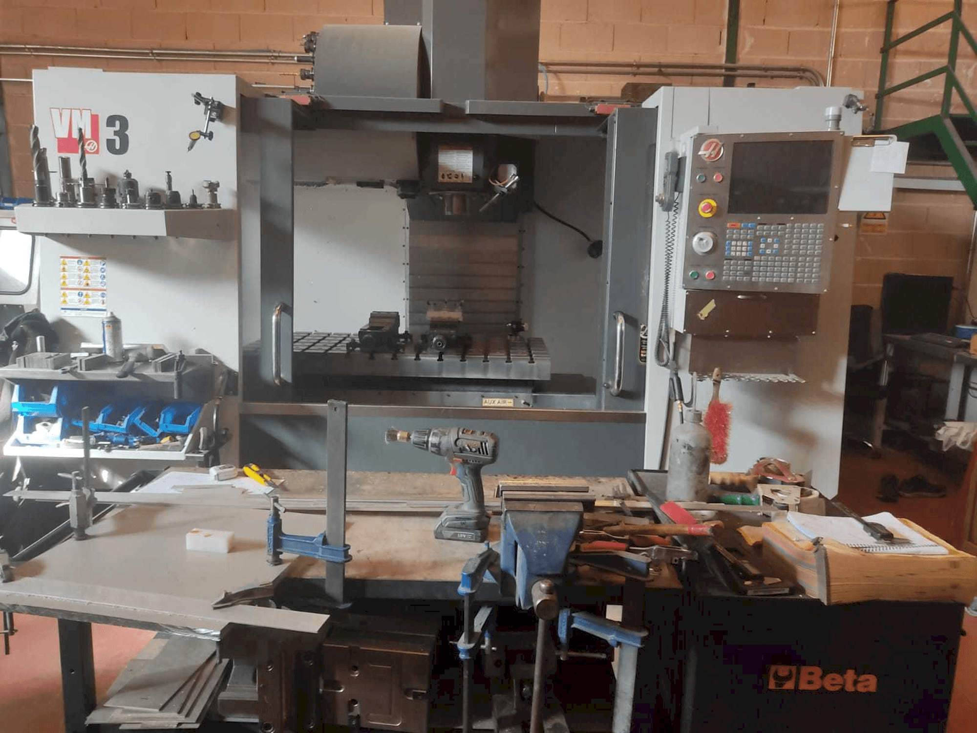 Makine HAAS VM-3 - Önden görünüm