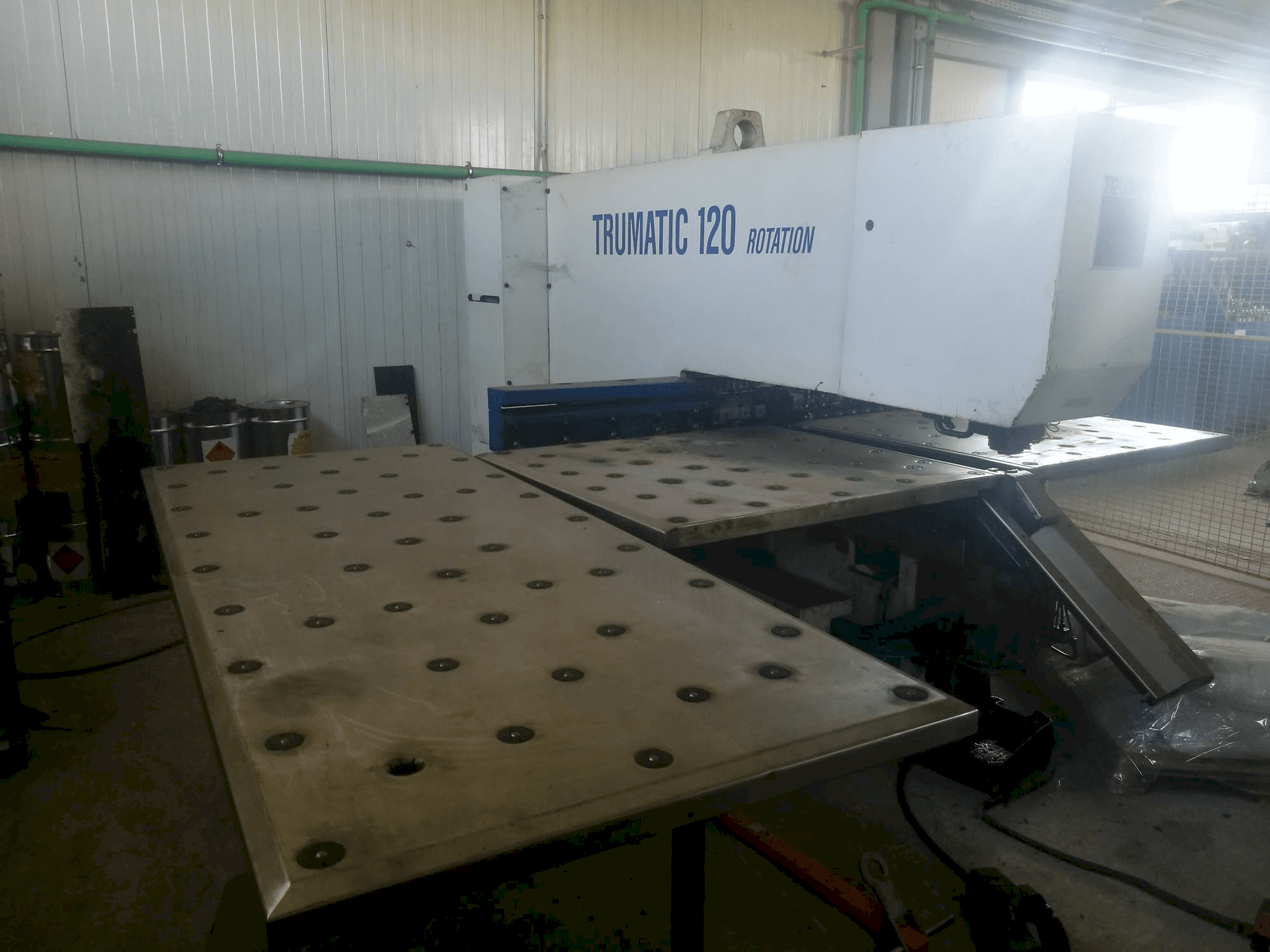 Makine Trumpf Trumatic 120R - Önden görünüm