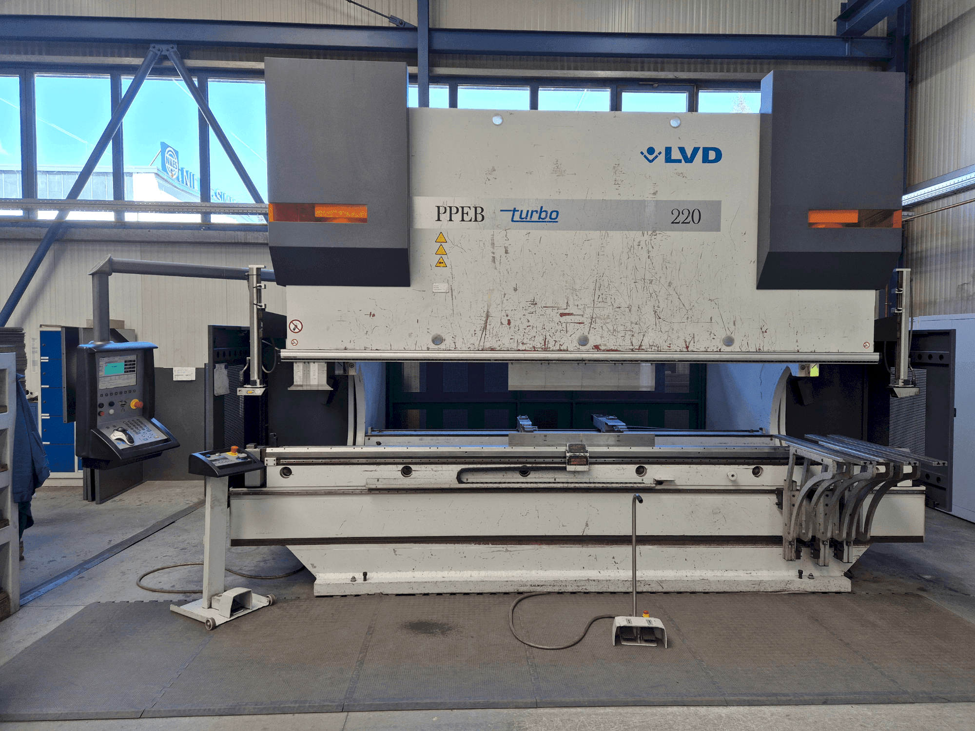 Makine LVD PPEB 220/40 - Önden görünüm