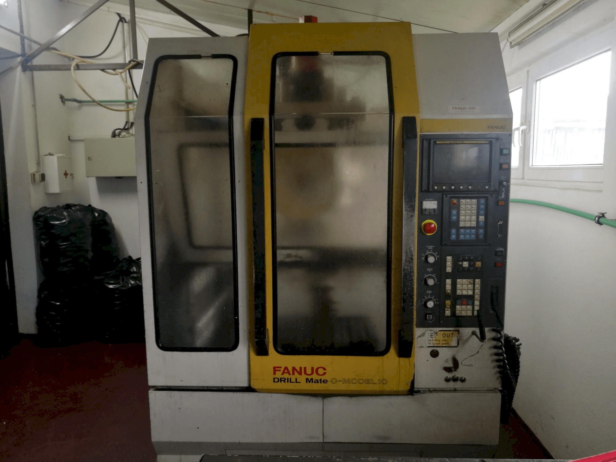 Makine FANUC DRILL MATE C-MODEL 10 - Önden görünüm