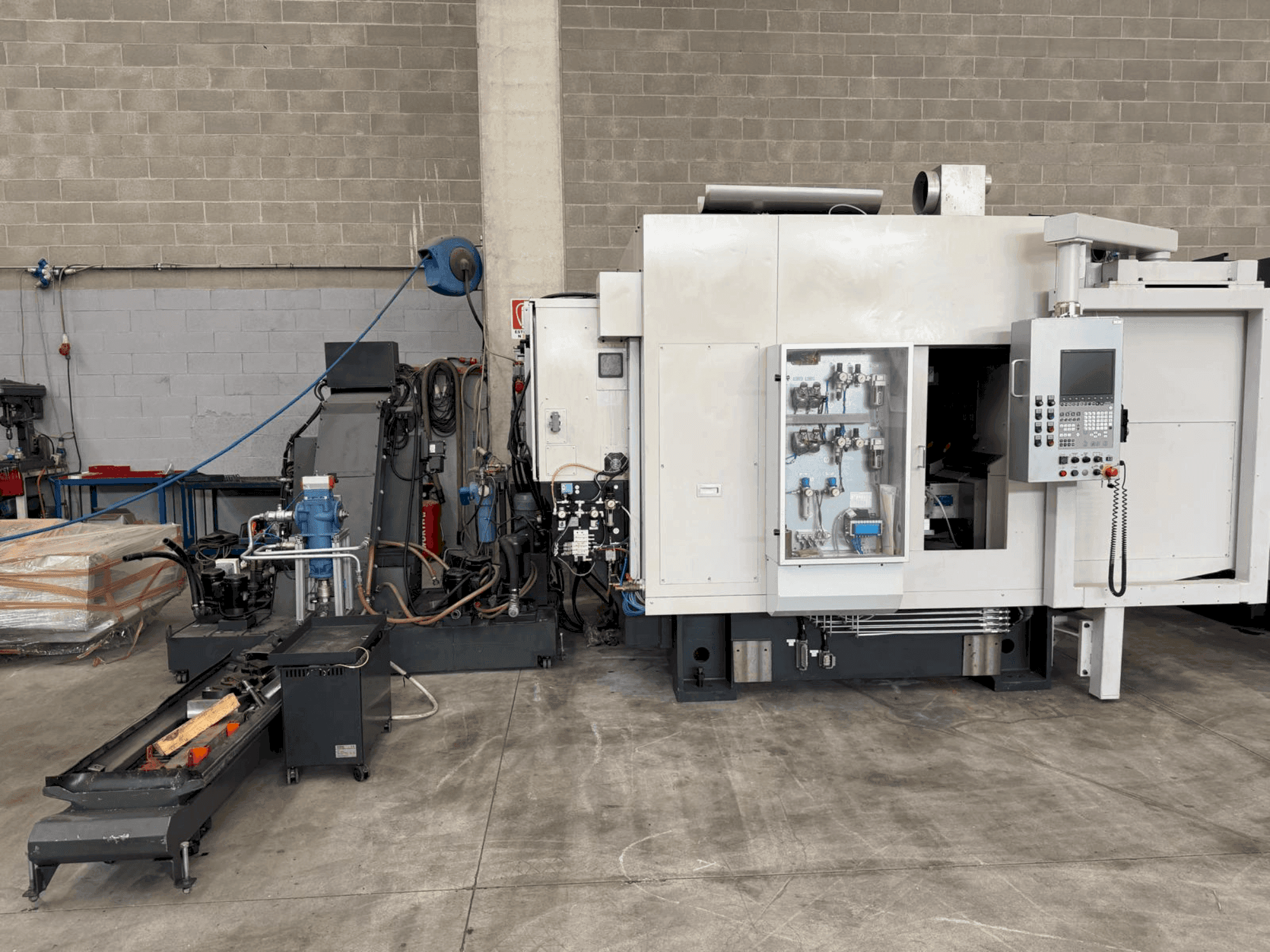 Makine Brother TC-32BN QT - Önden görünüm