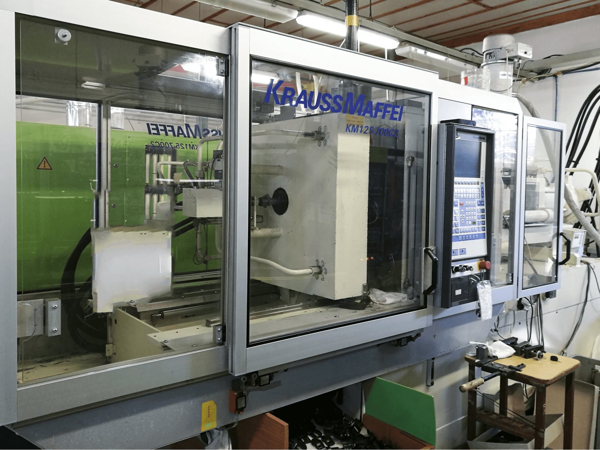 Makine Krauss Maffei - Sol görünüm 125-700 C2