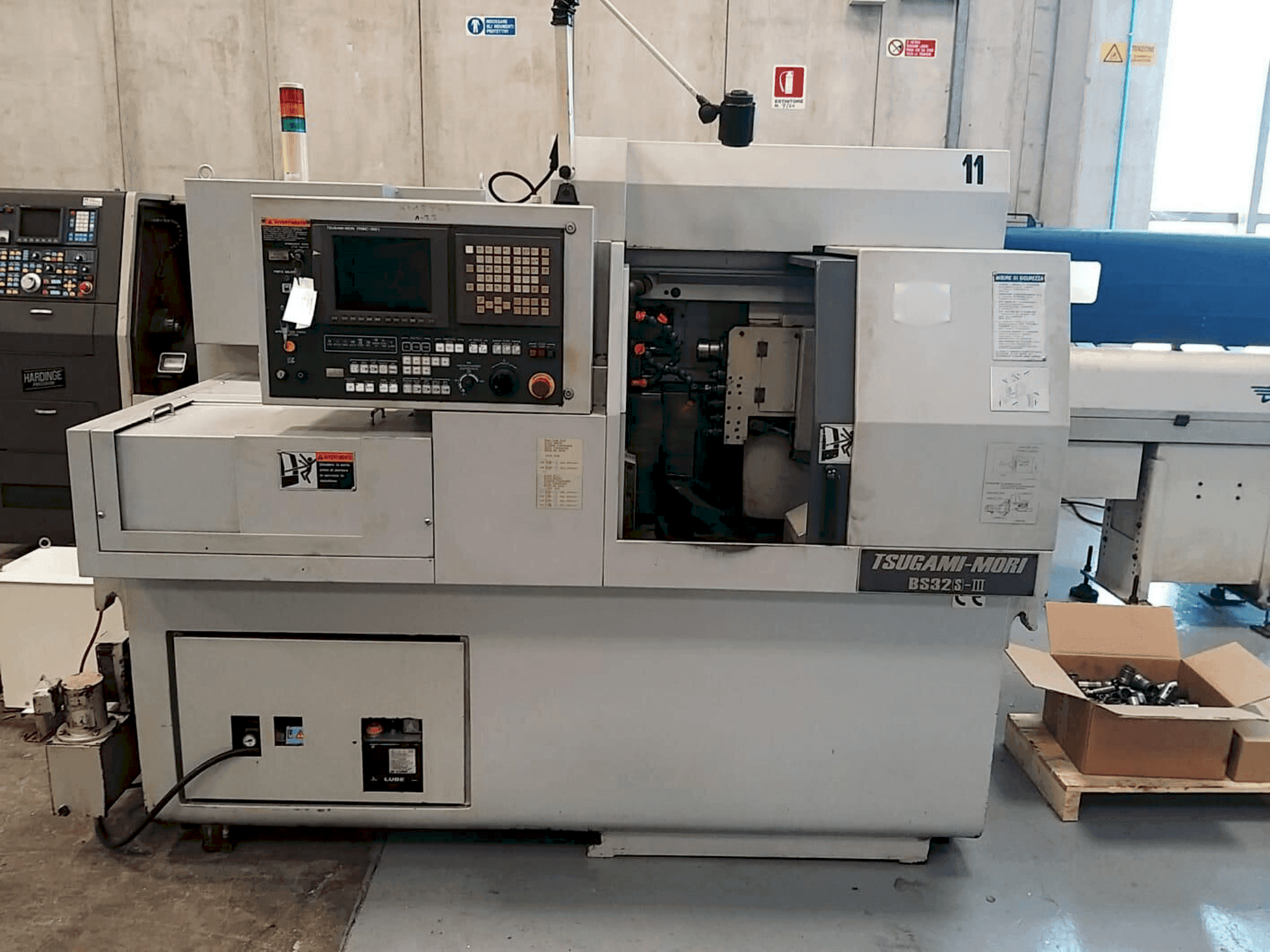 Makine TSUGAMI BS32S-III - Önden görünüm