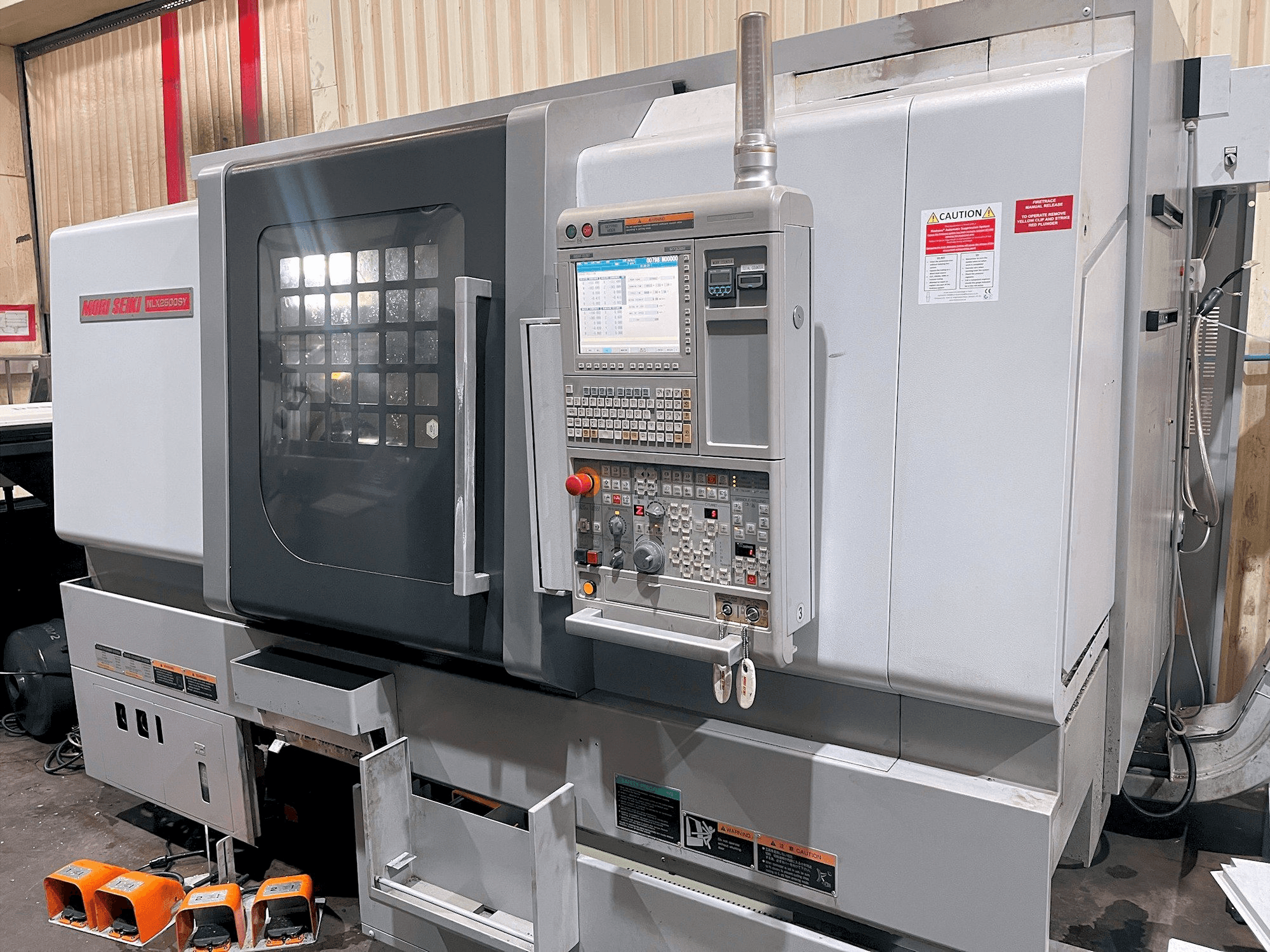 Makine MORI SEIKI NL X2500SY/700 - Önden görünüm