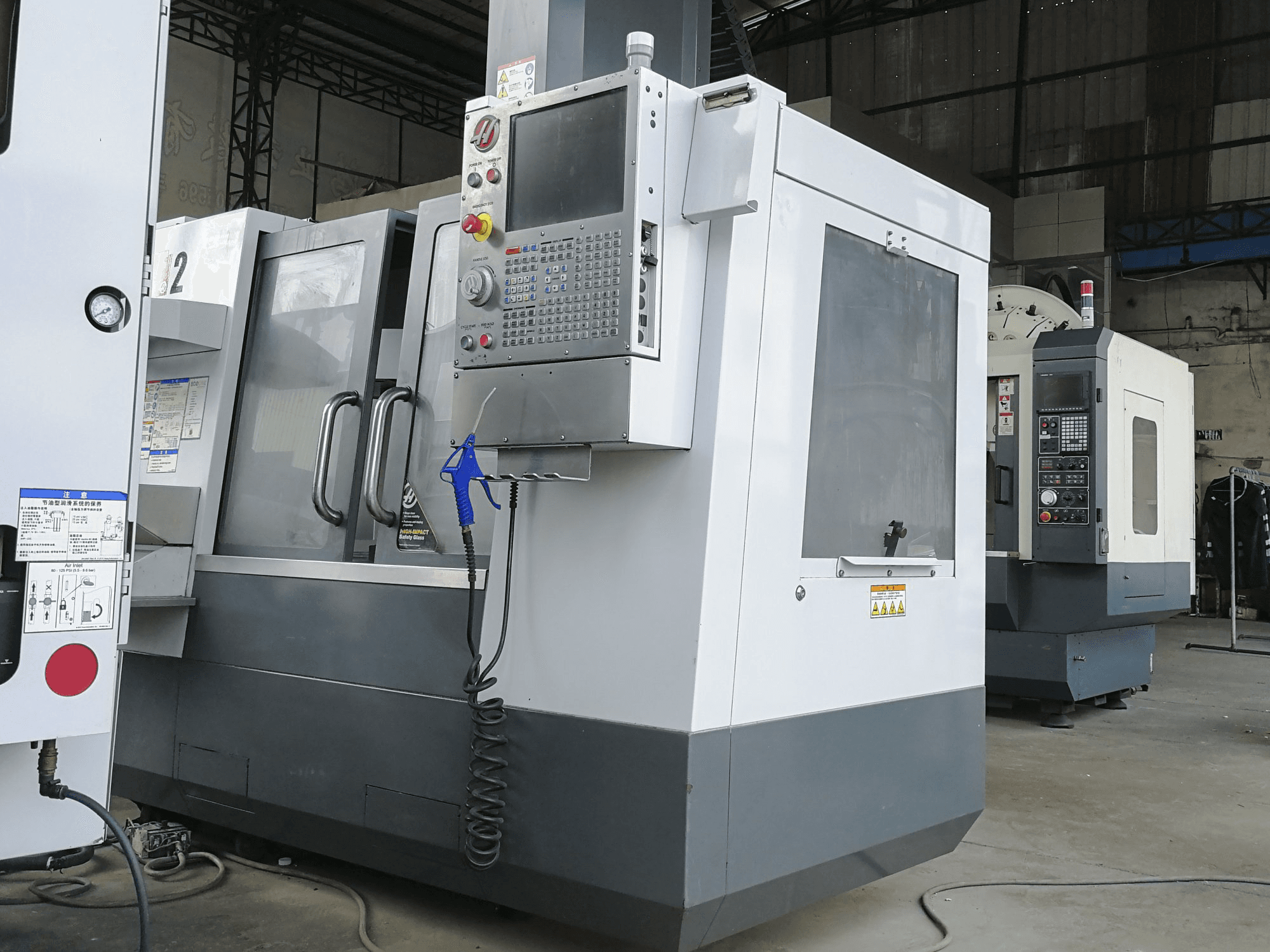 Makine HAAS - Sağdan görünüm VF-2