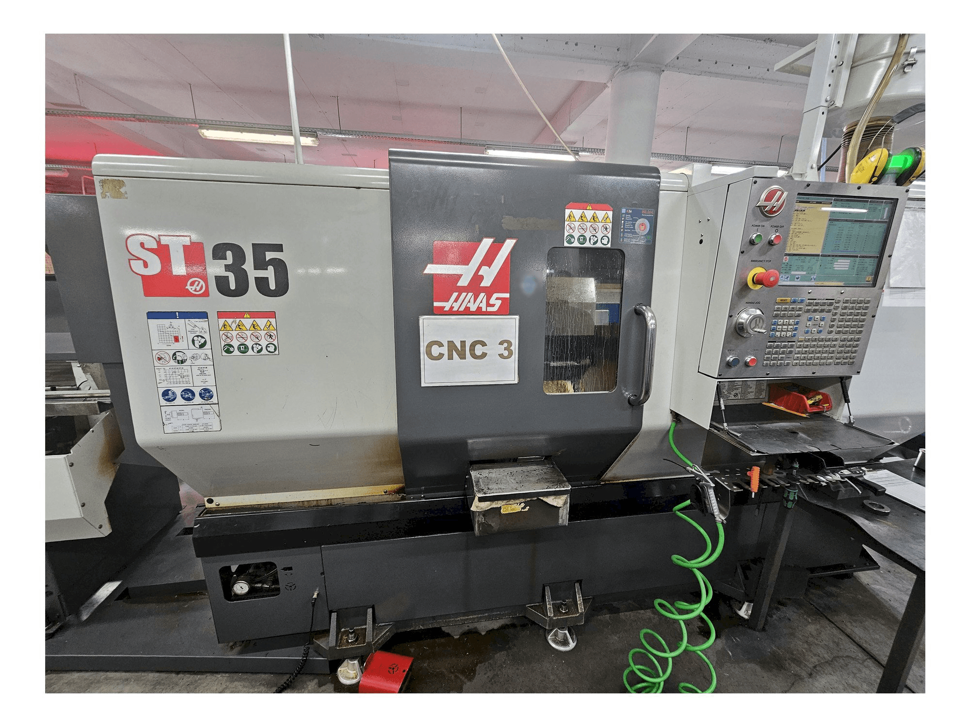 Makine HAAS ST-35 - Önden görünüm