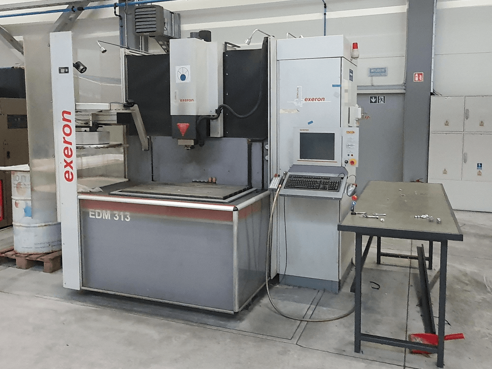 Makine EXTRON EDM 313 - Önden görünüm