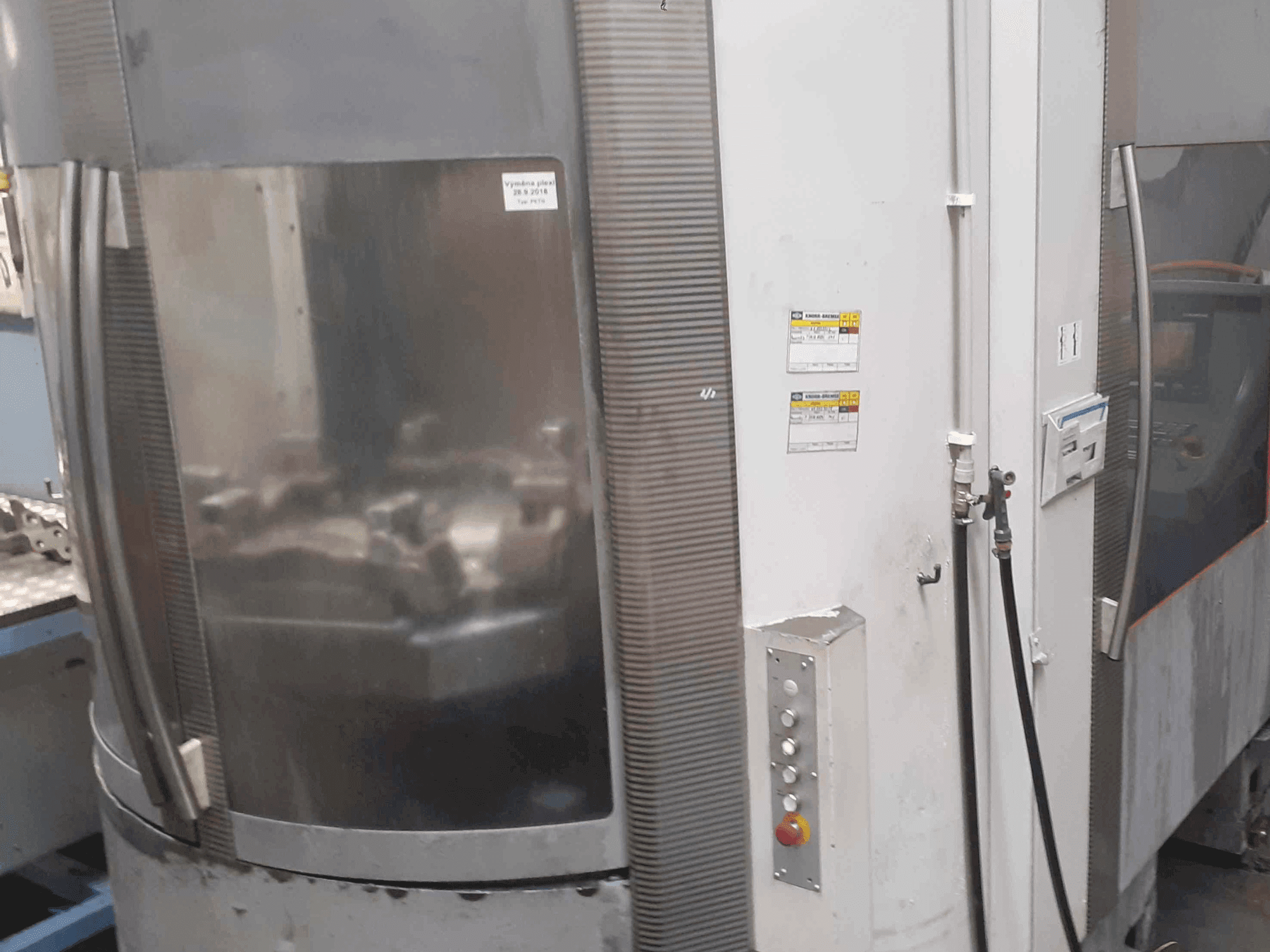 Makine DECKEL MAHO DMC 80 H - Önden görünüm