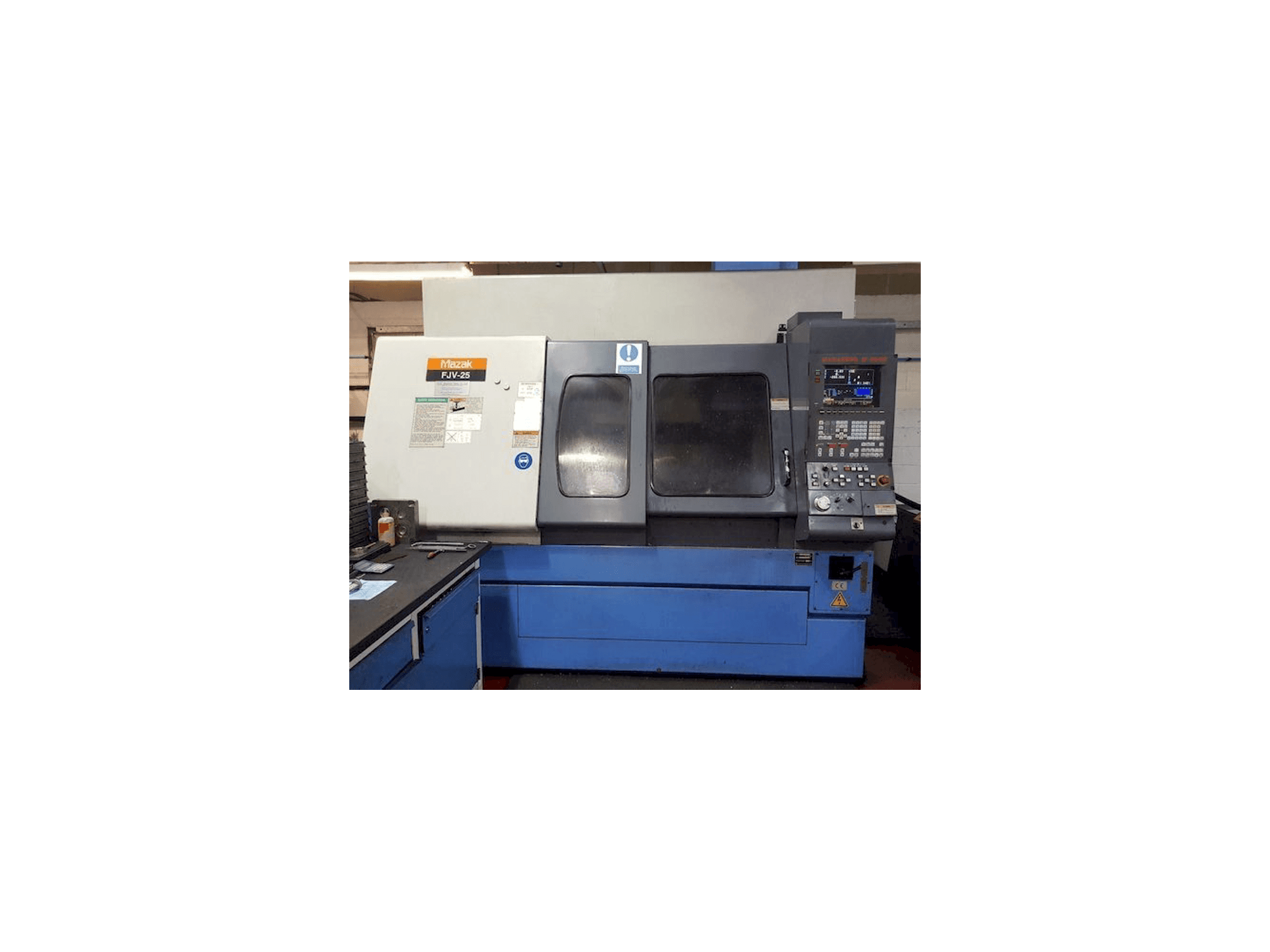Makine Mazak FJV-25 - Önden görünüm