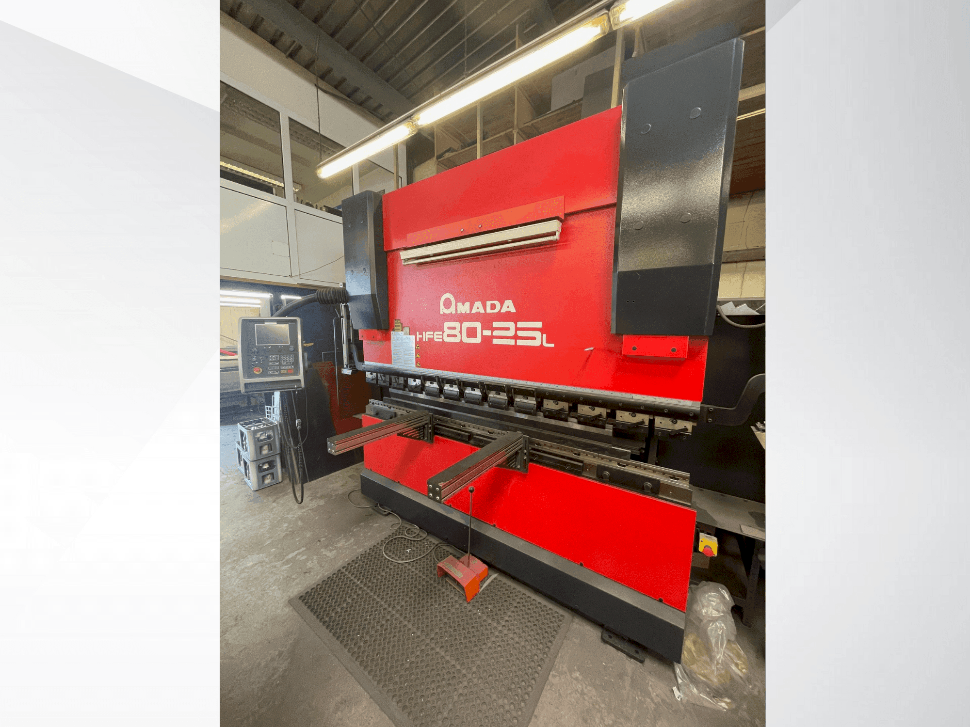 Makine AMADA HFE 80-25 L - Önden görünüm