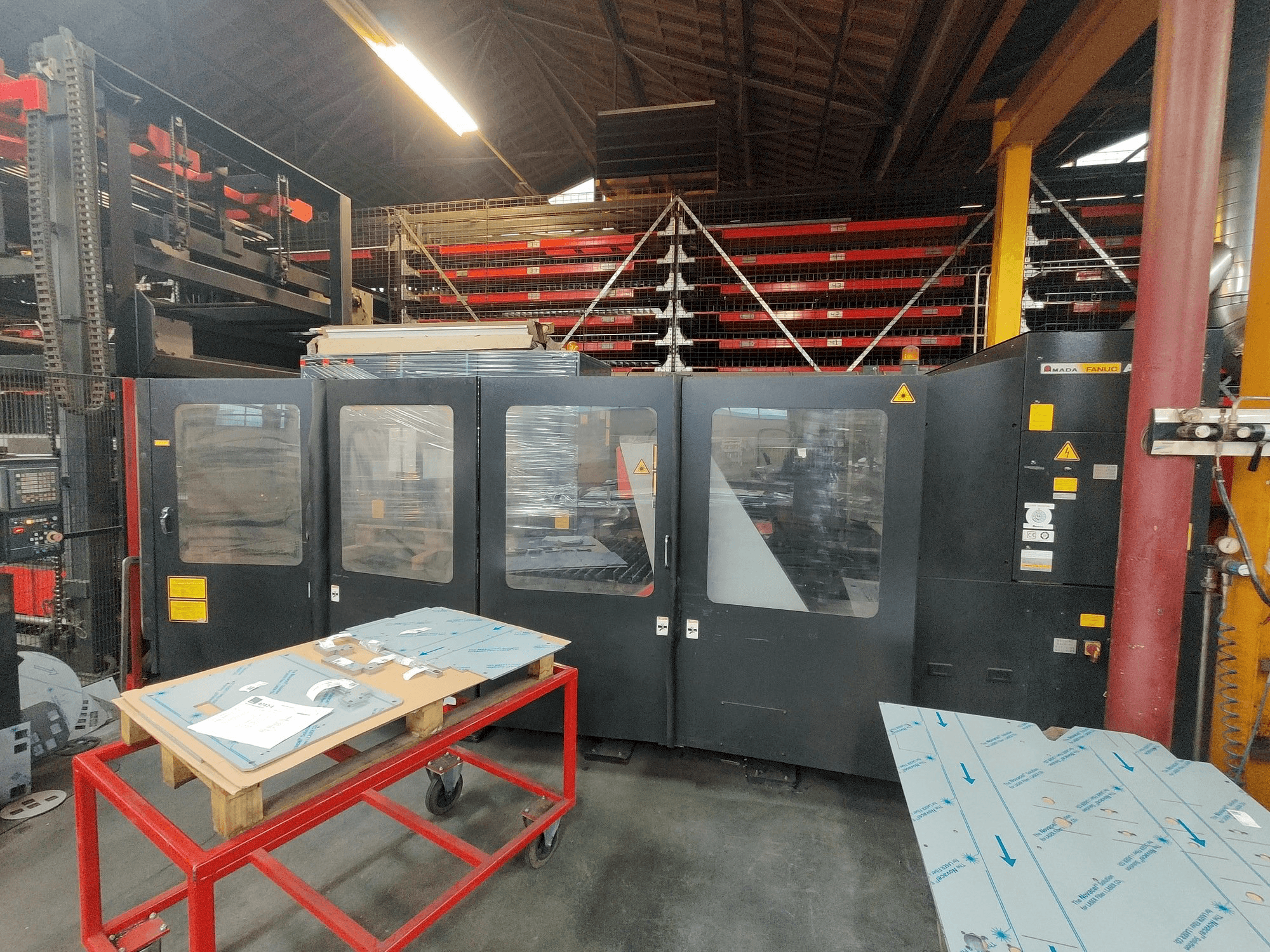 Makine AMADA FO 3015 - Önden görünüm