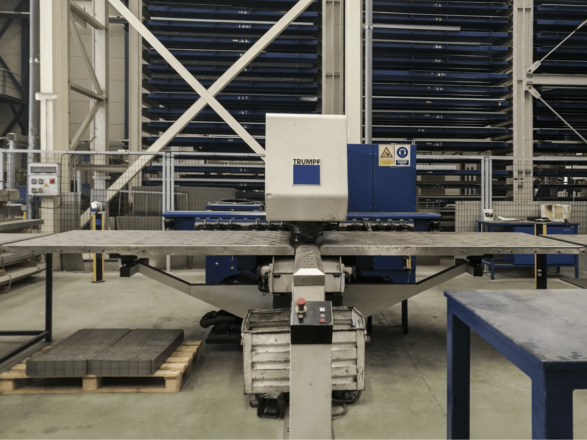 Makine Trumpf - Önden görünüm Trumatic 200