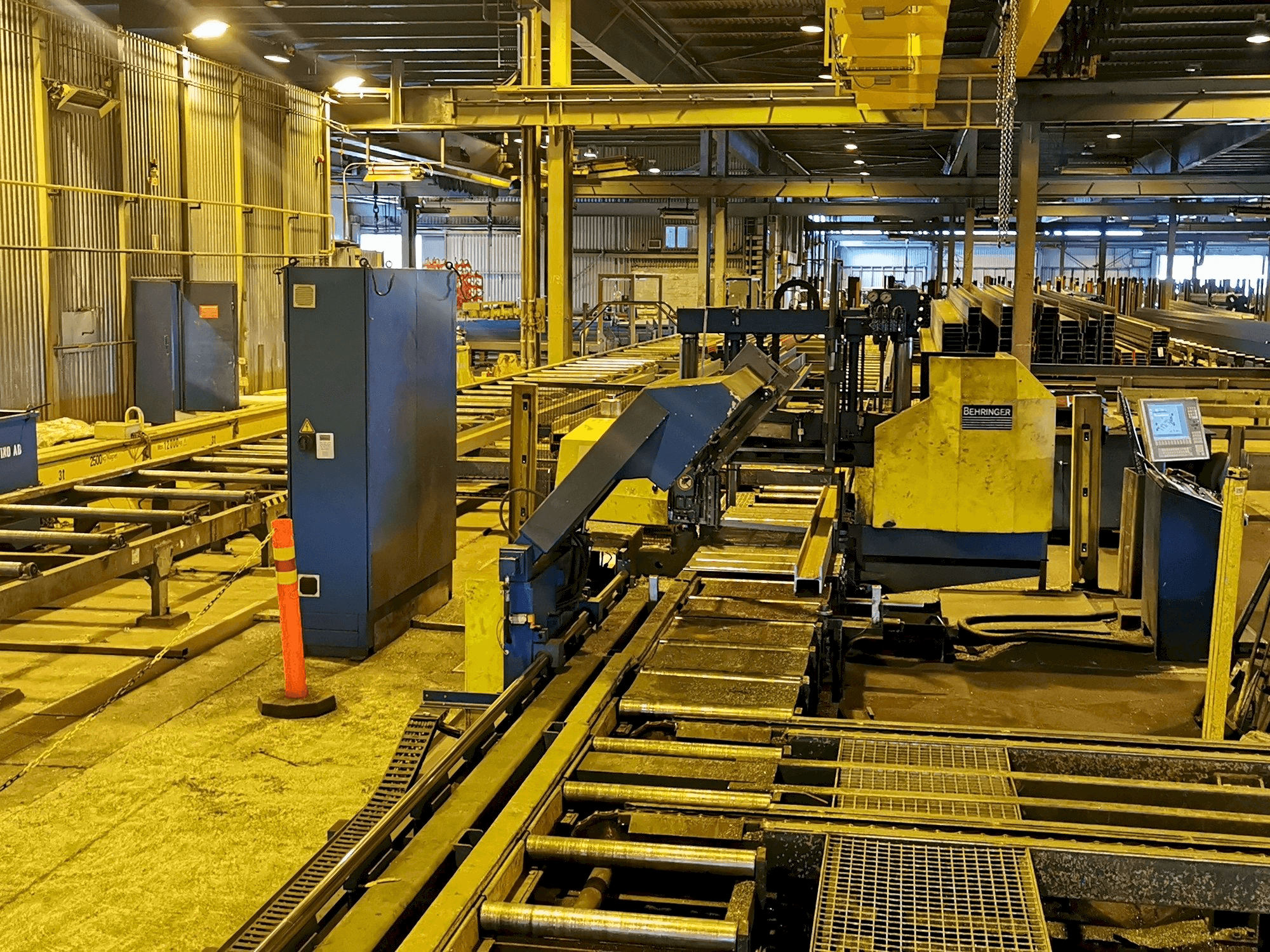 Makine Behringer HBP 410/723GNC - Önden görünüm