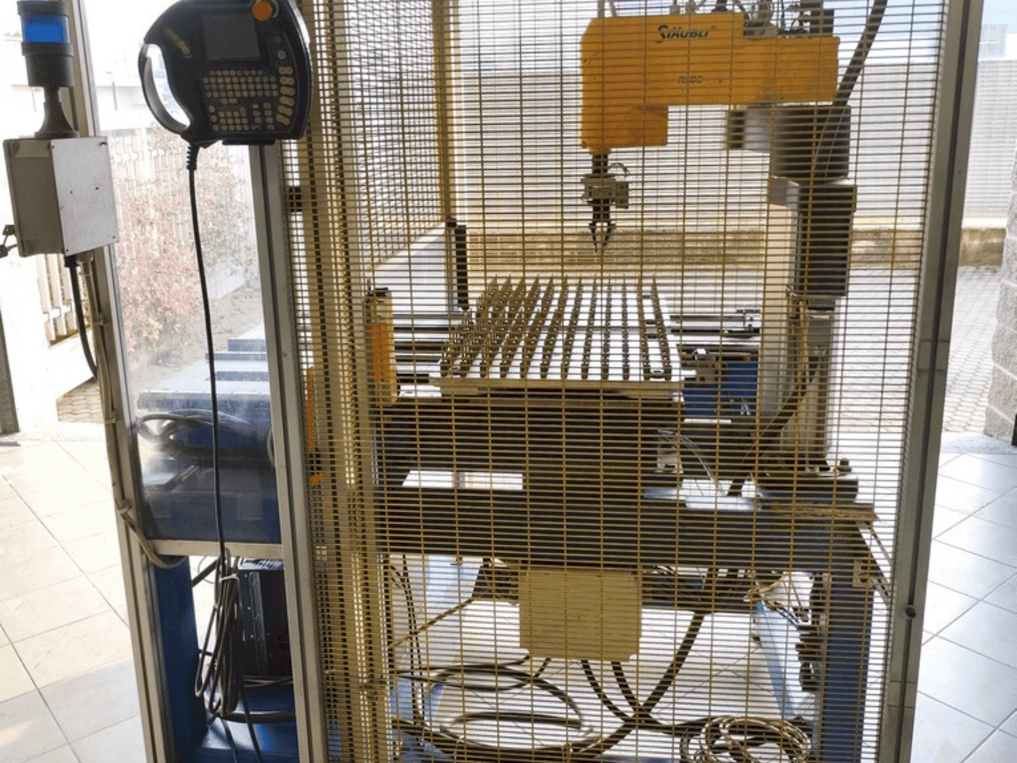 Makine STAUBLI RS80 - Önden görünüm