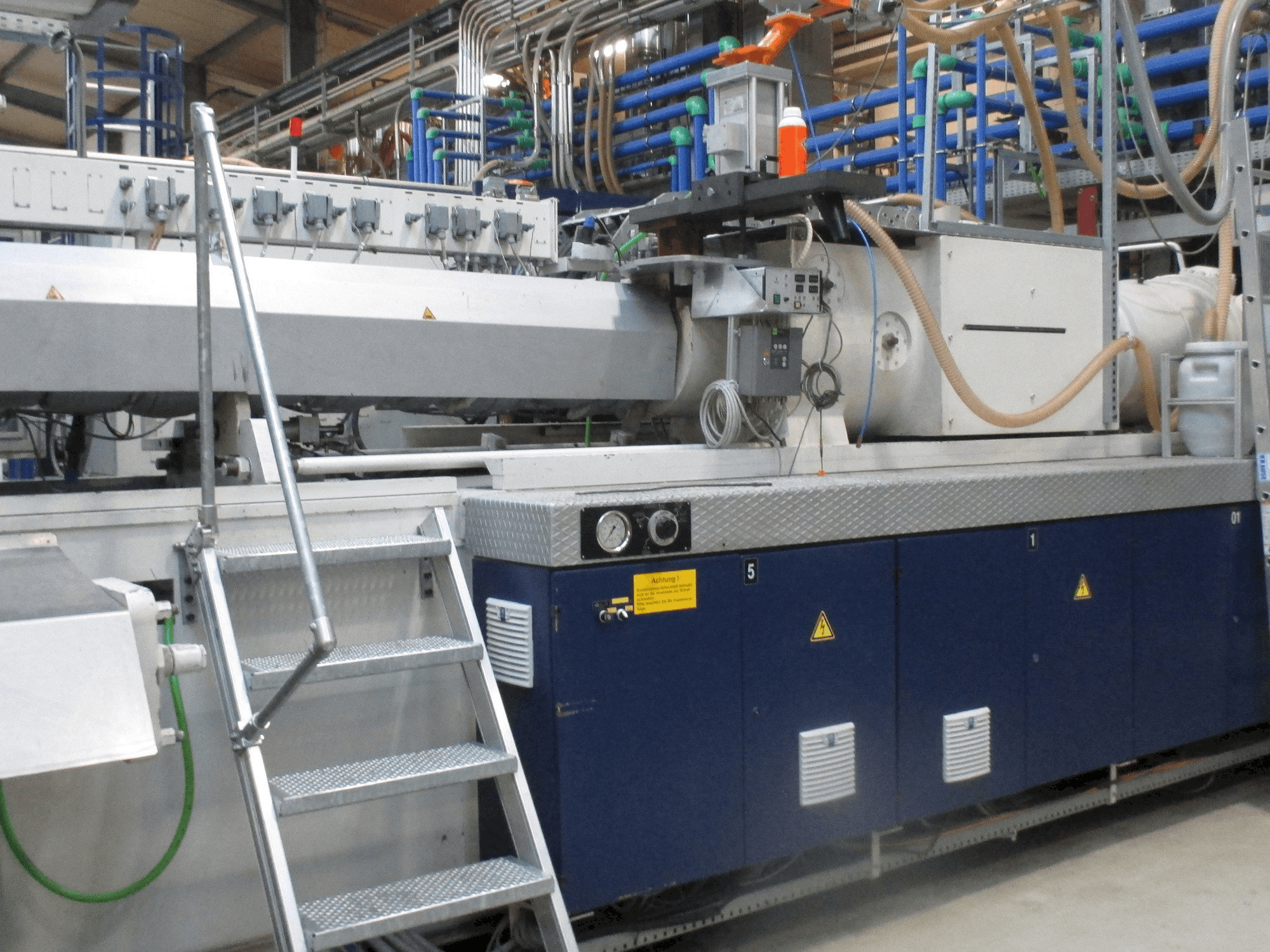 Makine Krauss Maffei 1300/14700 MC - Önden görünüm