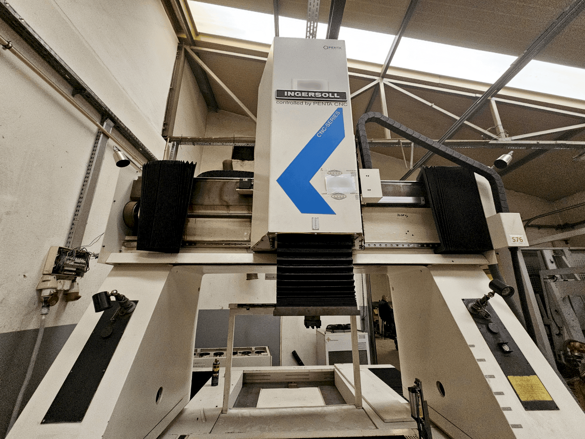 Makine INGERSOLL IG1300 PENTA - Önden görünüm