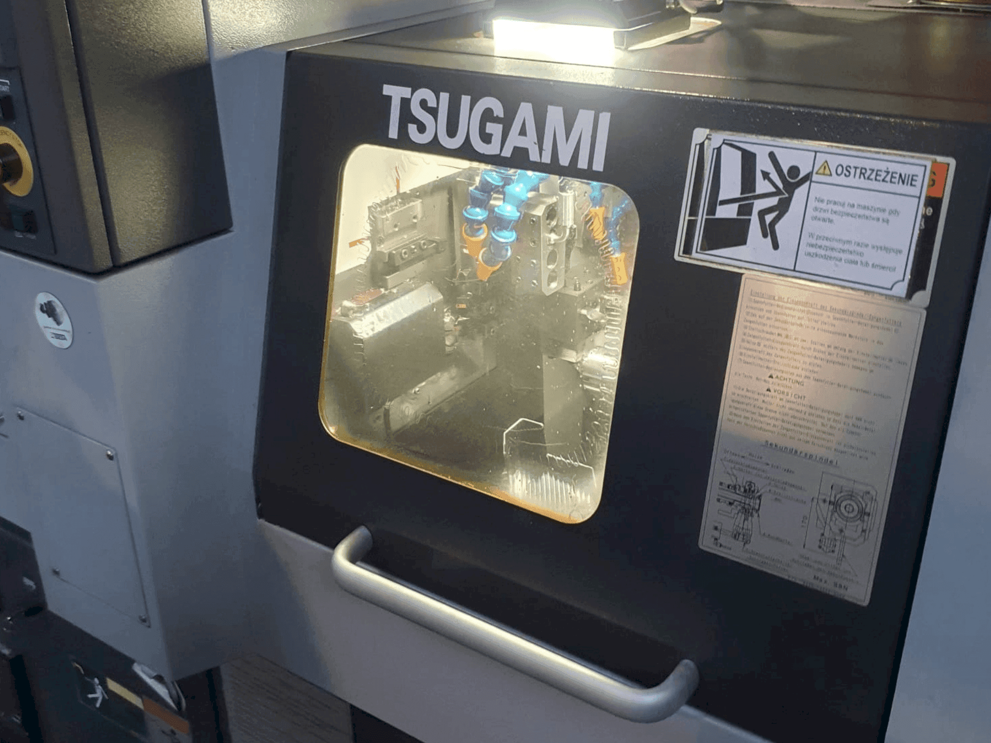 Makine TSUGAMI BO-205E - Önden görünüm