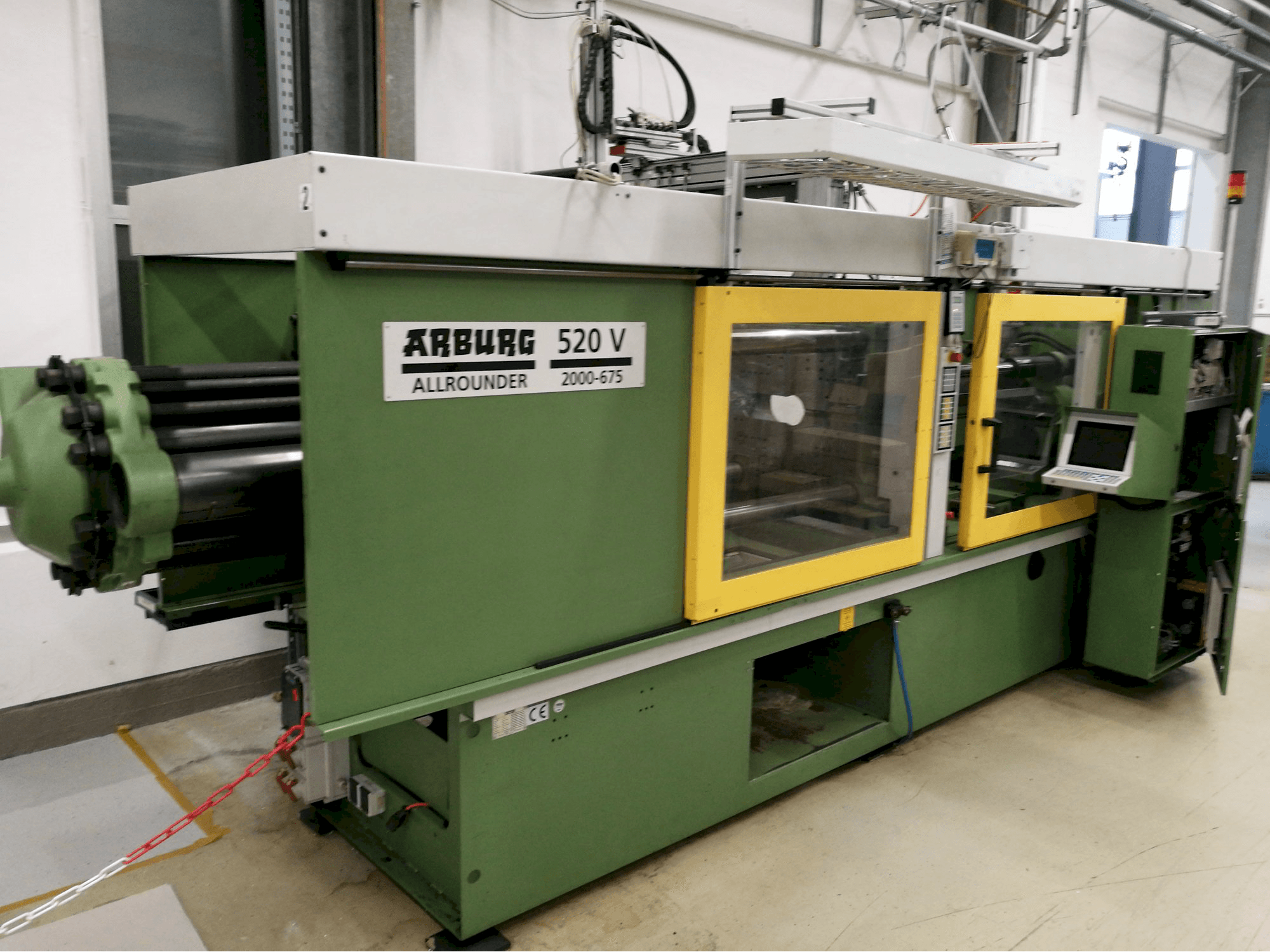 Makine Arburg - Önden görünüm 520 V 2000-675