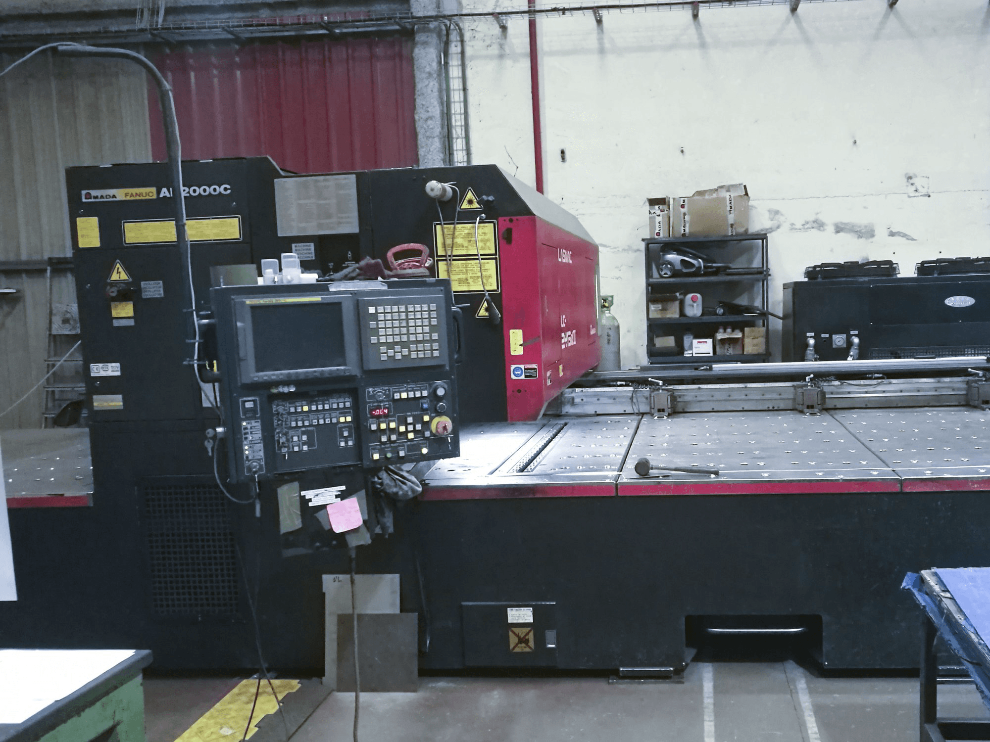 Makine AMADA - Önden görünüm LC 2415 α3