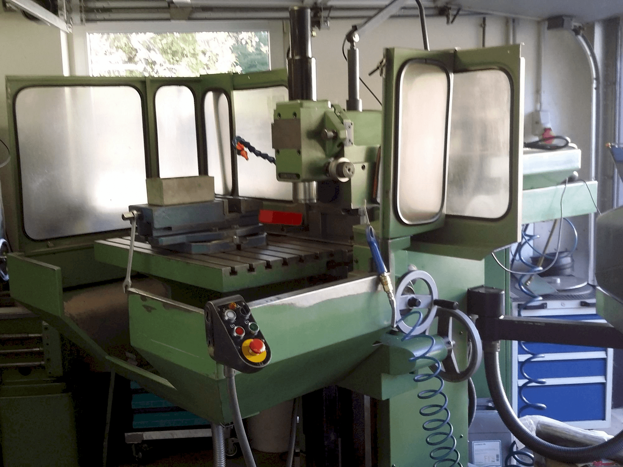 Makine DECKEL FP4A - Önden görünüm