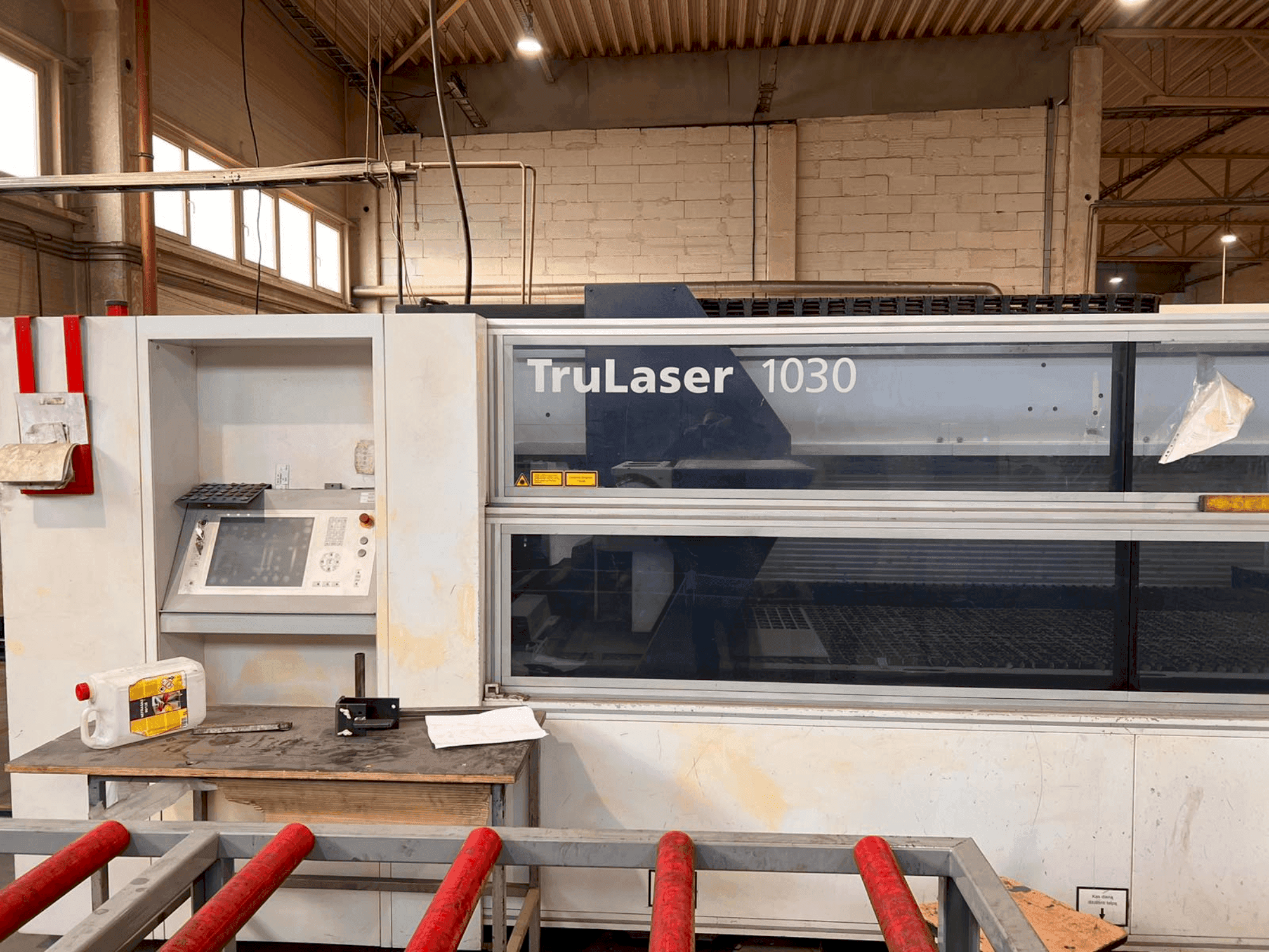 Makine TRUMPF TruLaser 1030 - Önden görünüm
