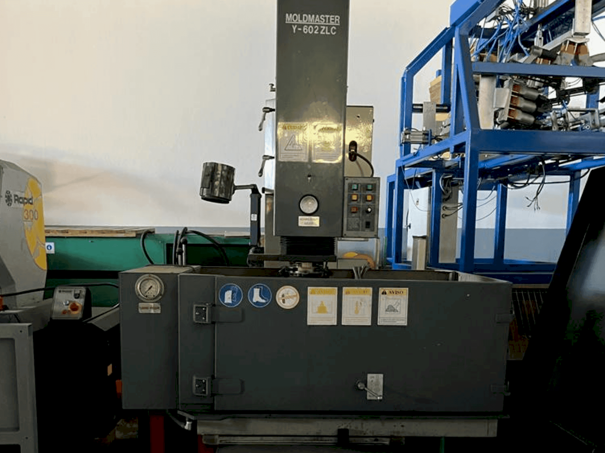 Makine MOLDMASTER Y-602 ZLC - Önden görünüm