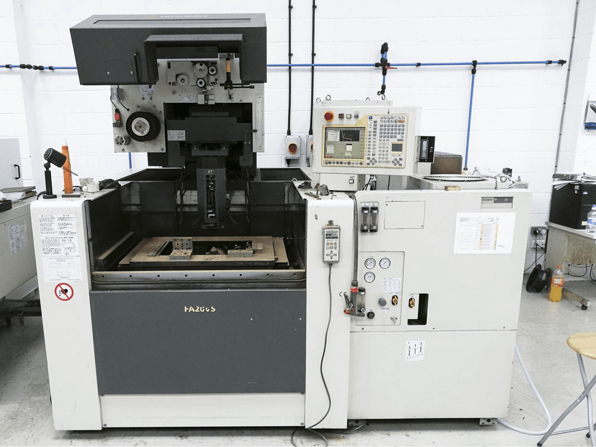 Makine Mitsubishi Electric - Önden görünüm FA20-VS