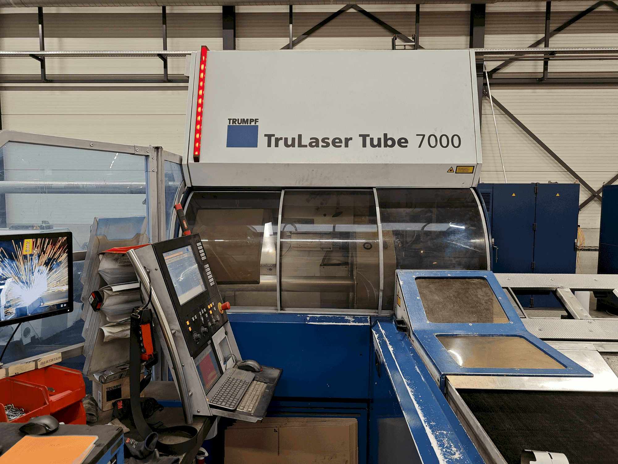 Makine TRUMPF TruLaser Tube 7000 - Önden görünüm