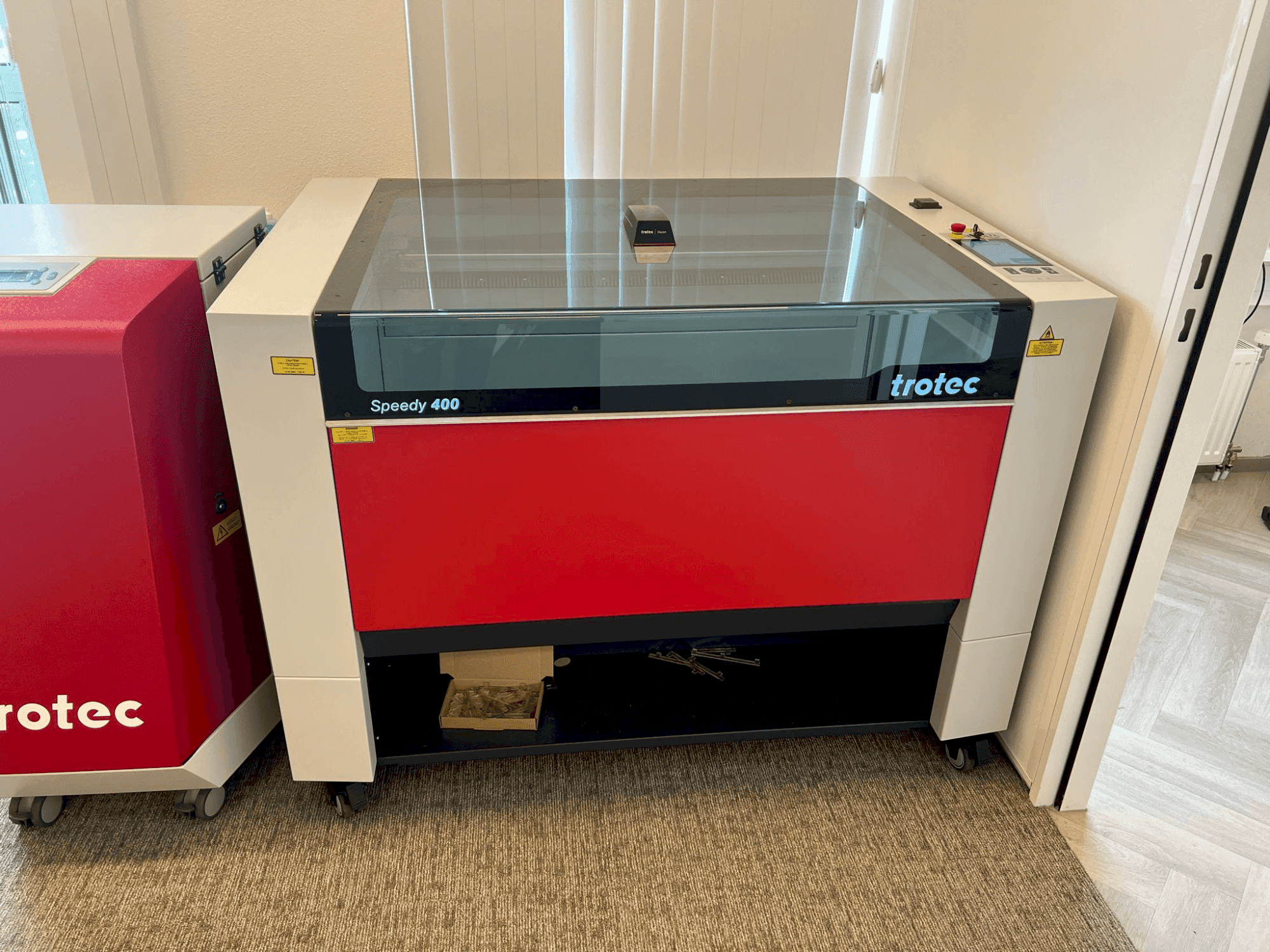 Makine Trotec Speedy 400 - Önden görünüm