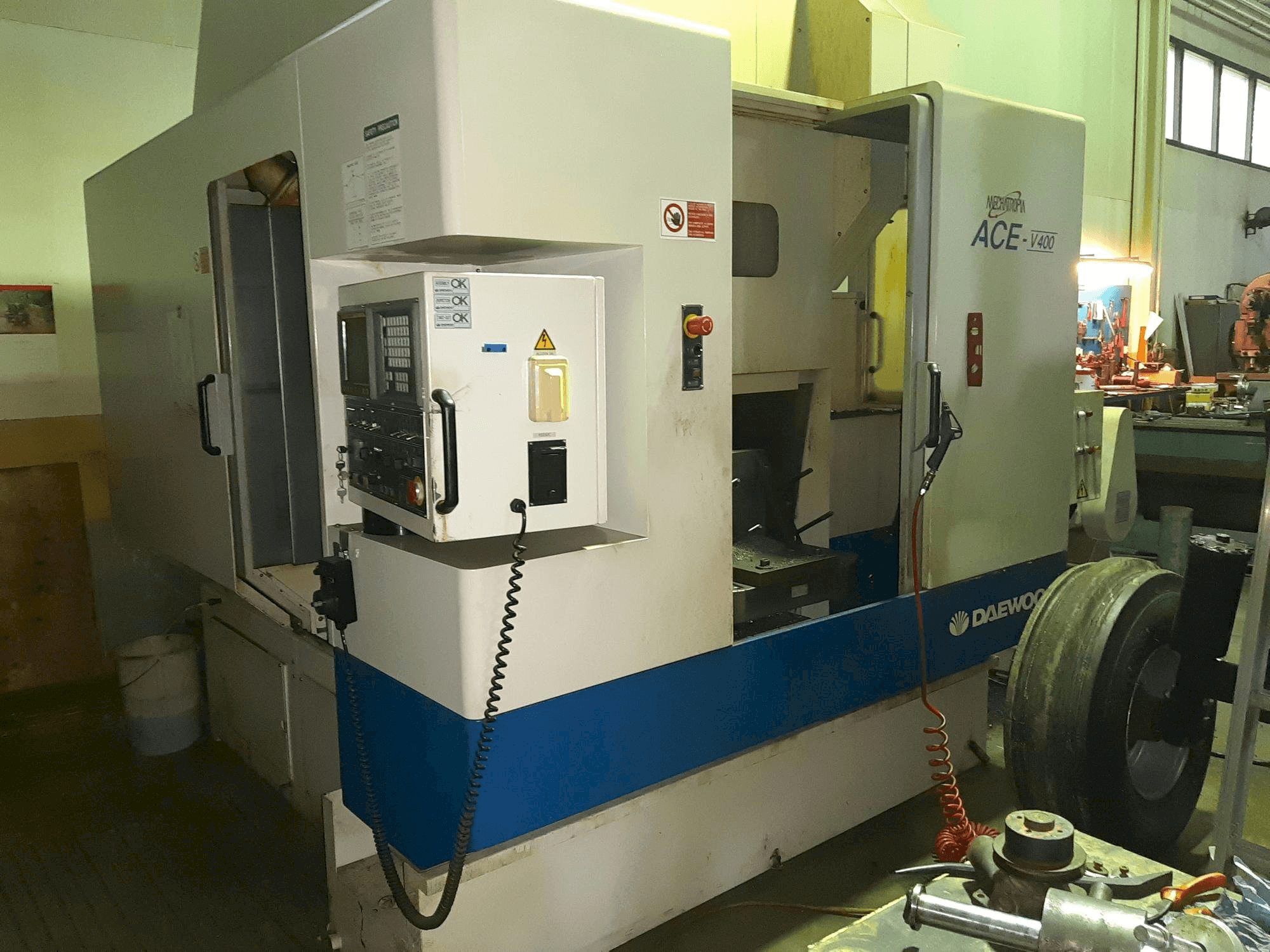 Makine DAEWOO ACE-V400 - Önden görünüm