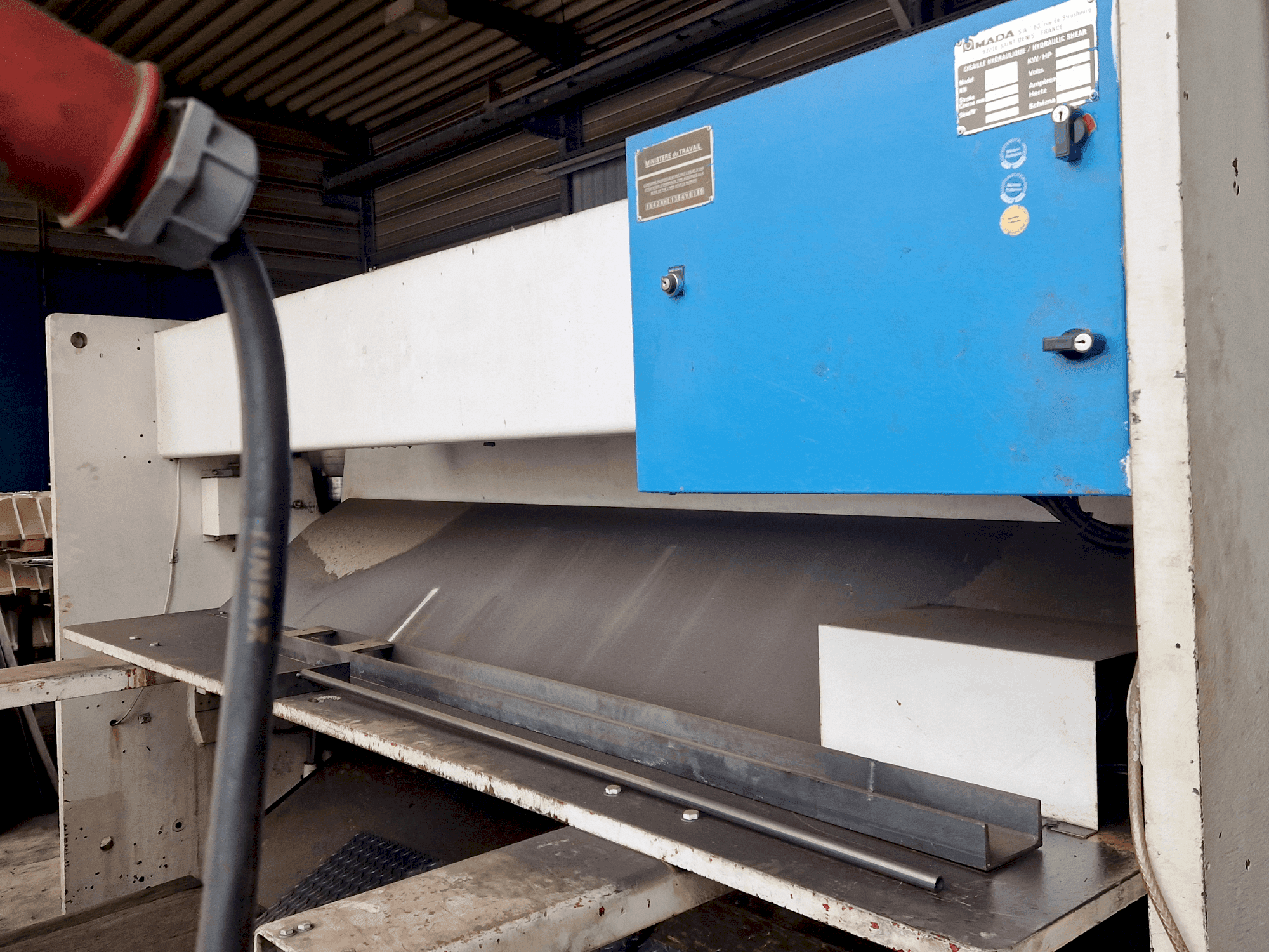 Makine AMADA GPN1 30 - Önden görünüm