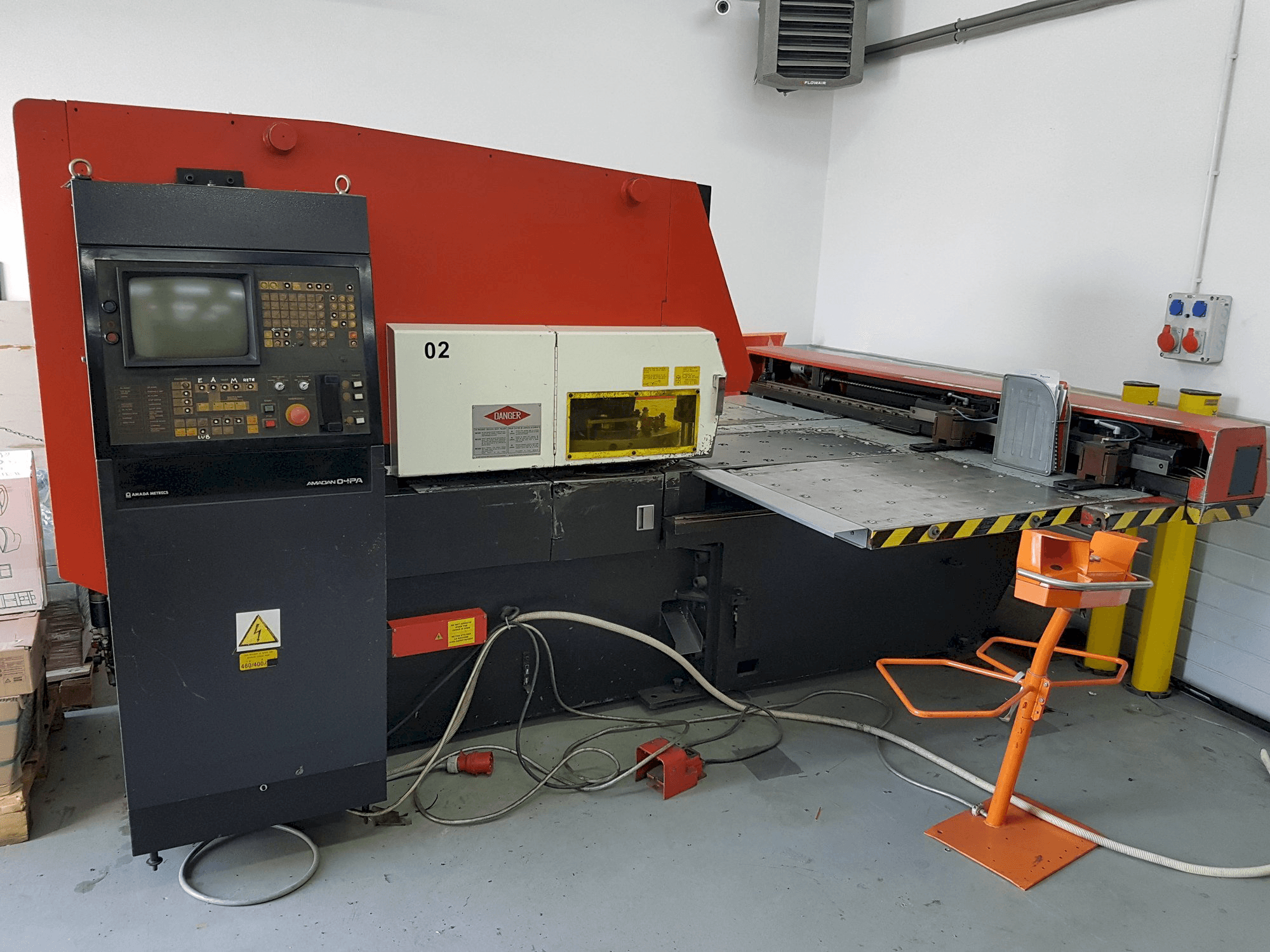 Makine AMADA ARIES 245 - Önden görünüm