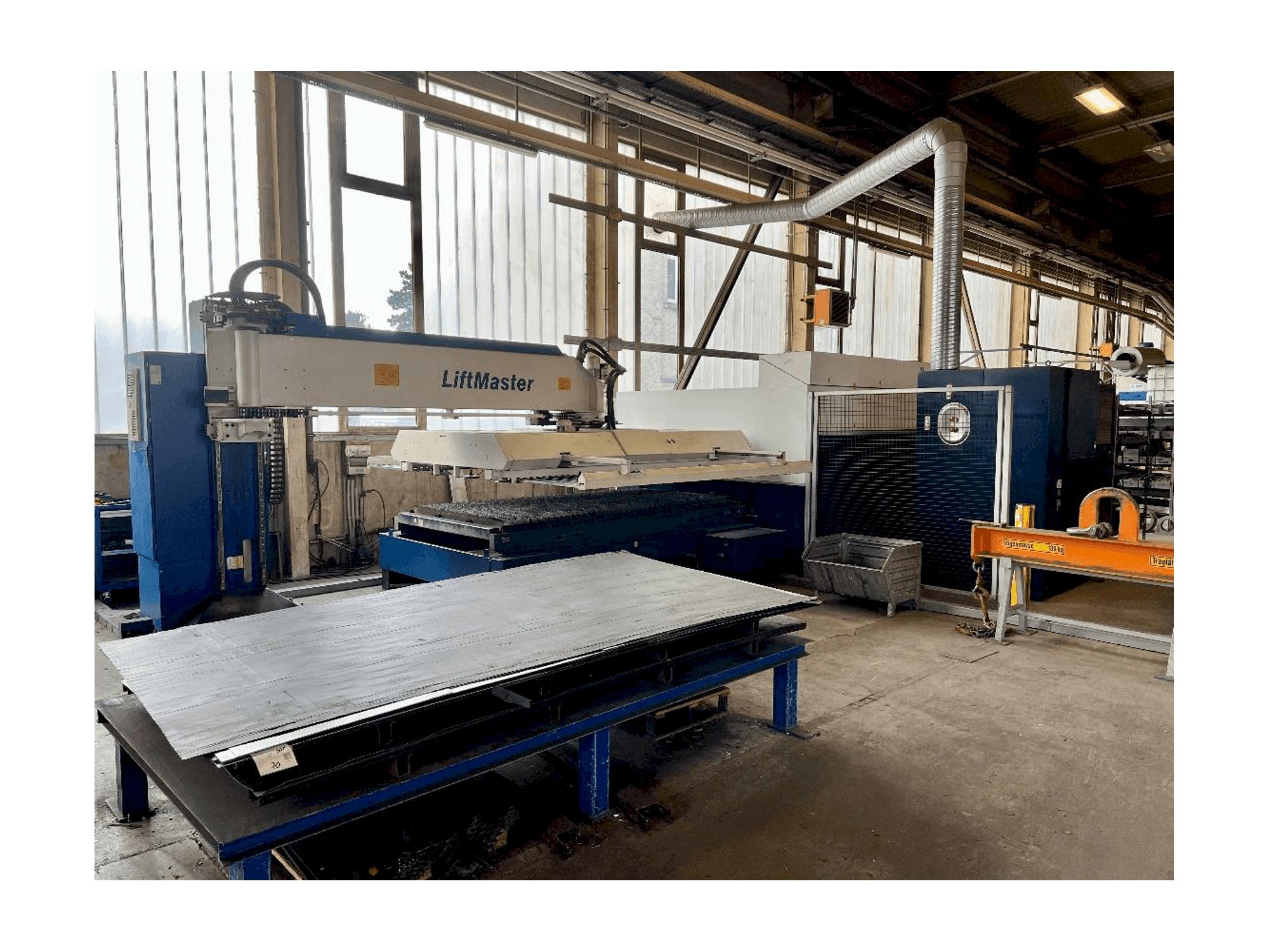 Makine TRUMPF TruLaser 3030 Fiber - Önden görünüm