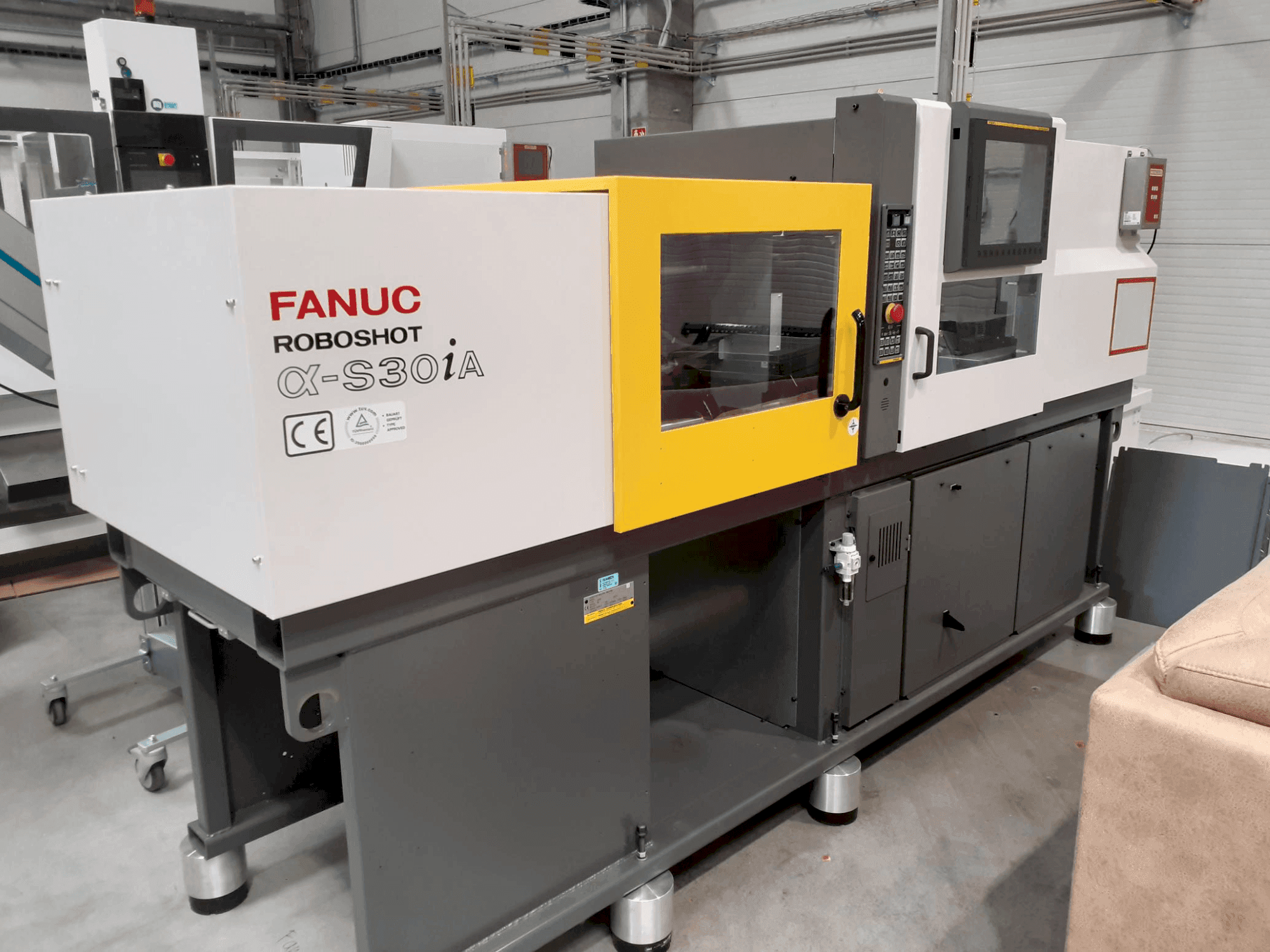 Makine FANUC ROBOSHOT α-S 30iA - Önden görünüm