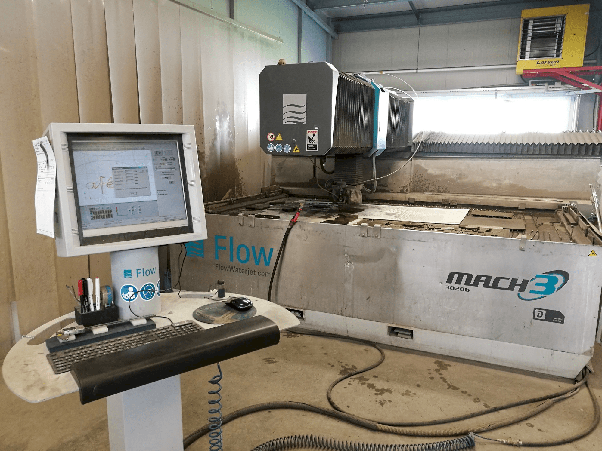 Makine Flow Mach3-3020b DWJ - Önden görünüm