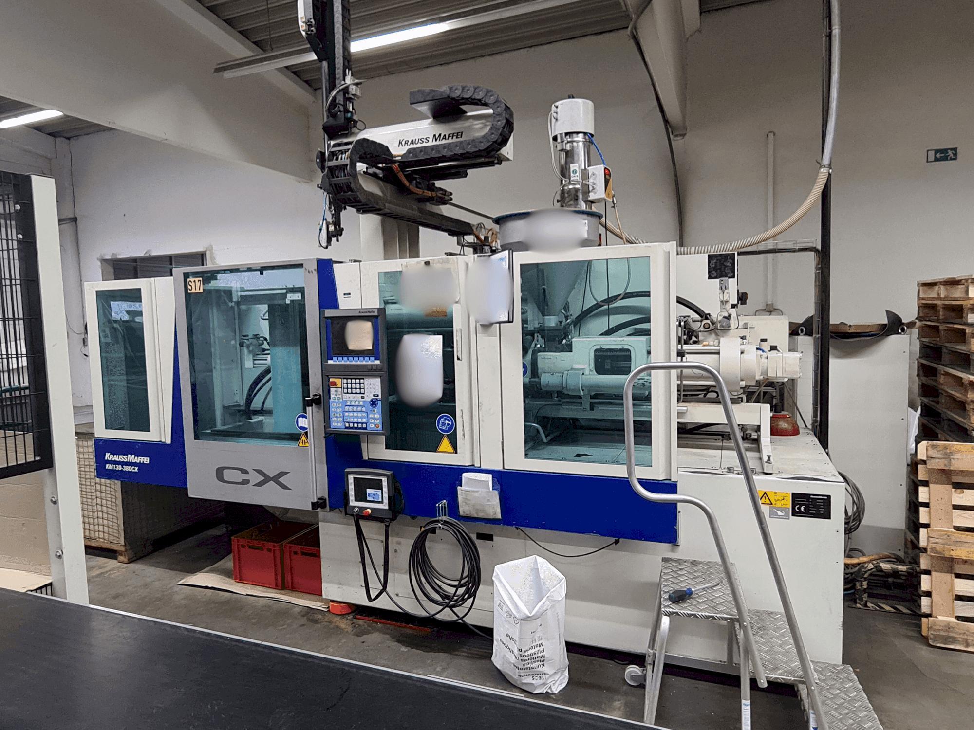 Makine Krauss Maffei 130-380 CX - Önden görünüm