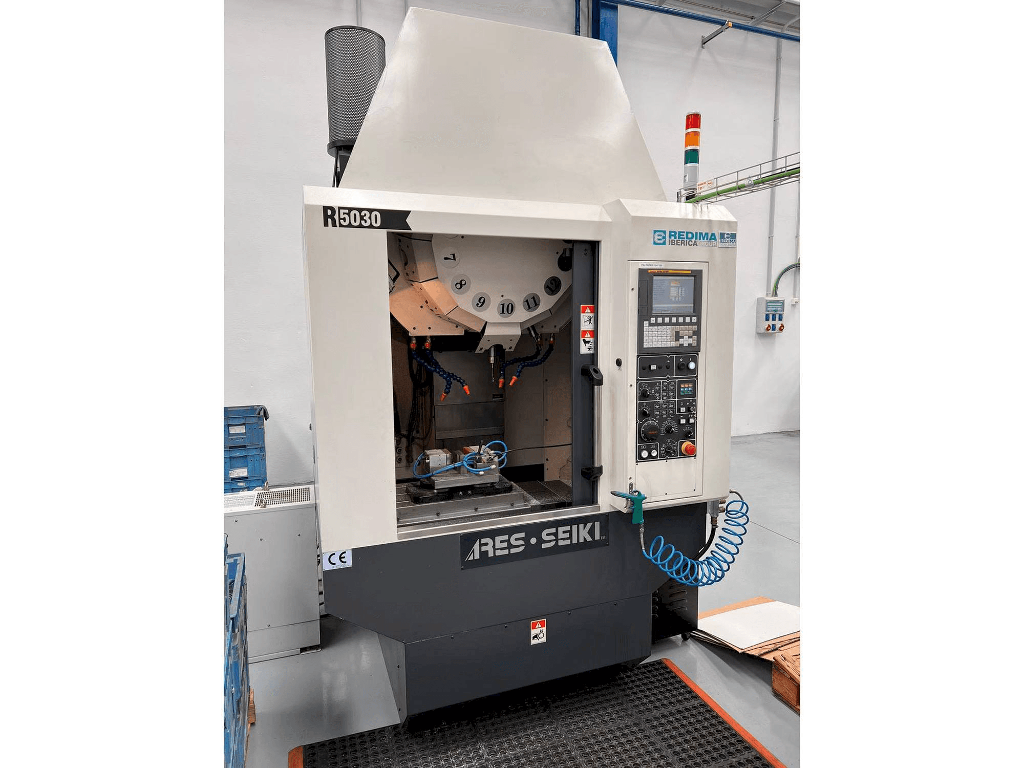 Makine ARES-SEIKI R5030 - Önden görünüm