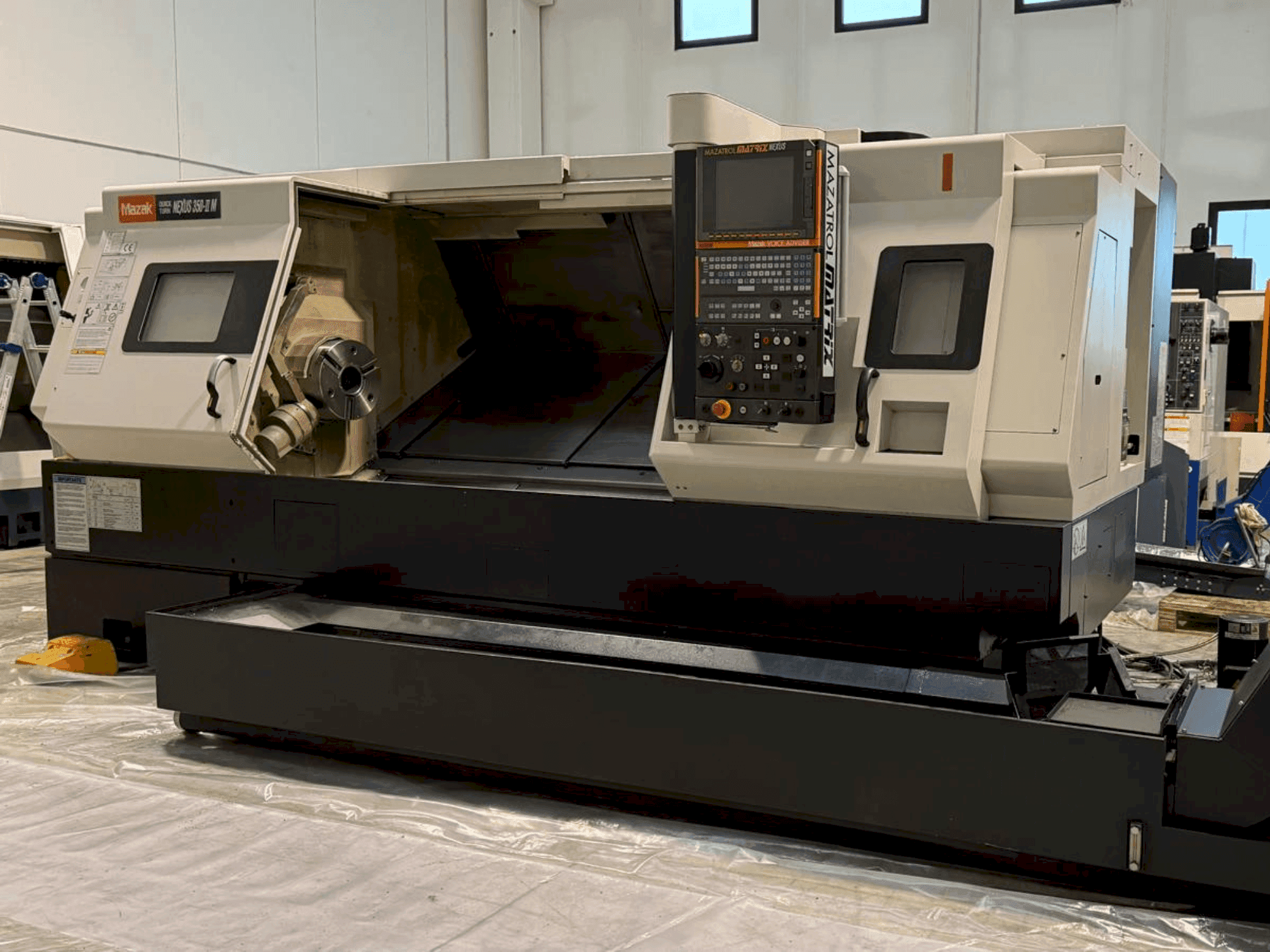 Makine Mazak QT Nexus 350 II M - Önden görünüm