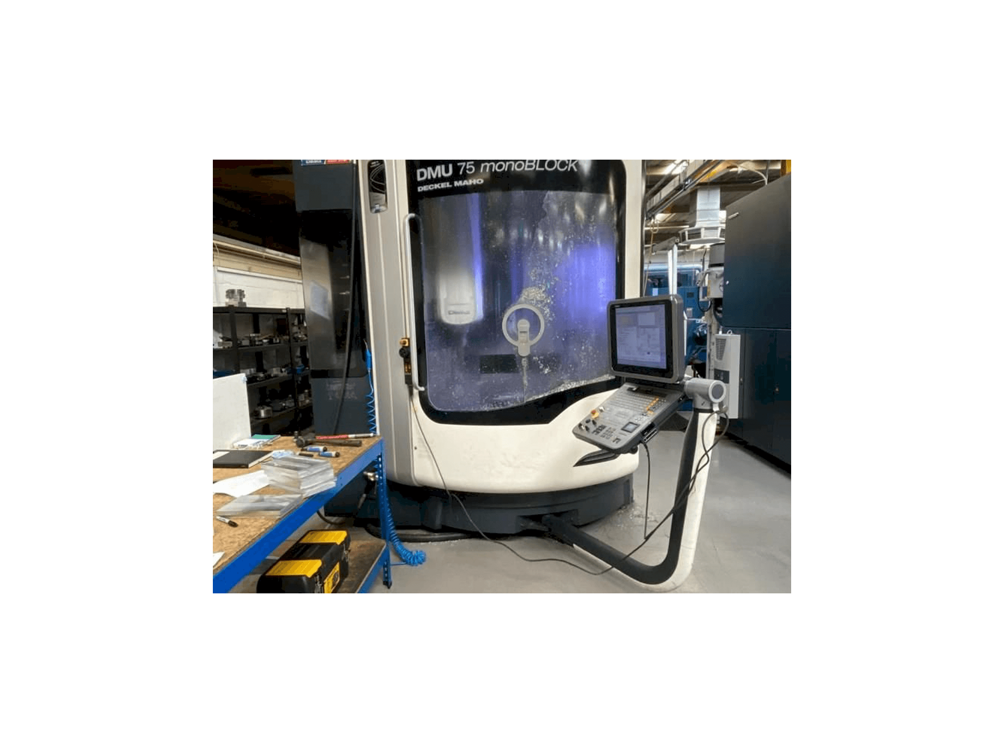 Makine DMG MORI DMU75 monoBLOCK - Önden görünüm