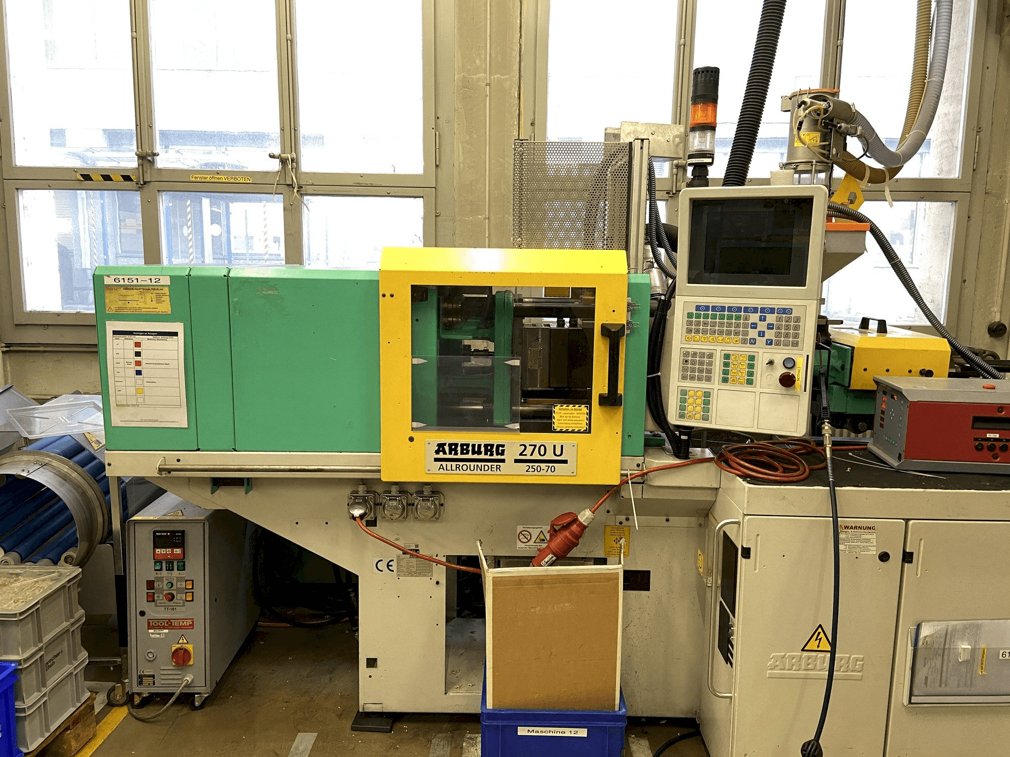 Makine Arburg 270 U 250-70 - Önden görünüm