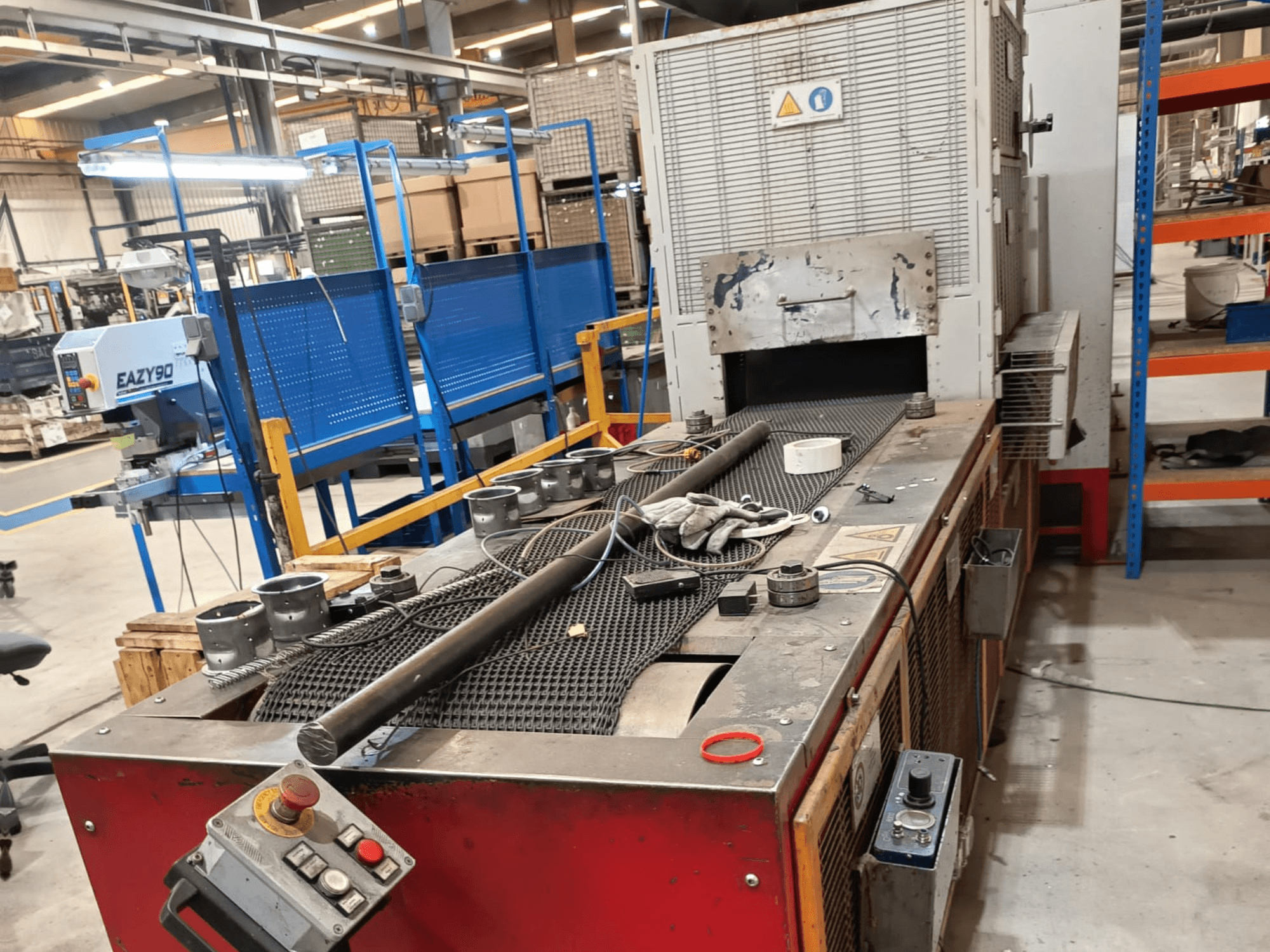 SCAME BRAZING LINE 50-20-350-GI-DR, endüstriyel bir ortamda kontrol panellerini, metal çubukları ve çalışma alanının düzenini gösteren yan görünüm.
