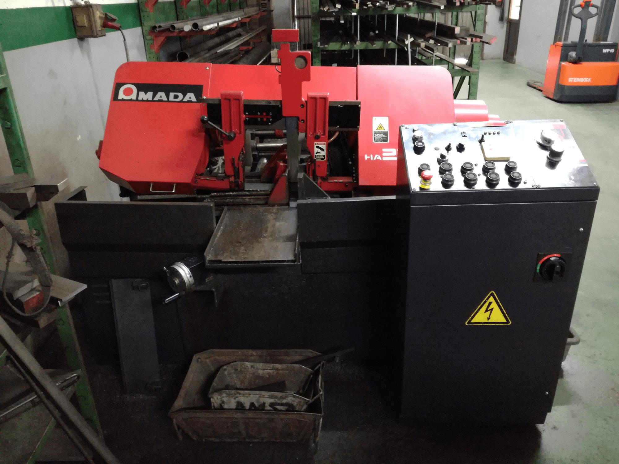 Makine AMADA - Önden görünüm HA-250W