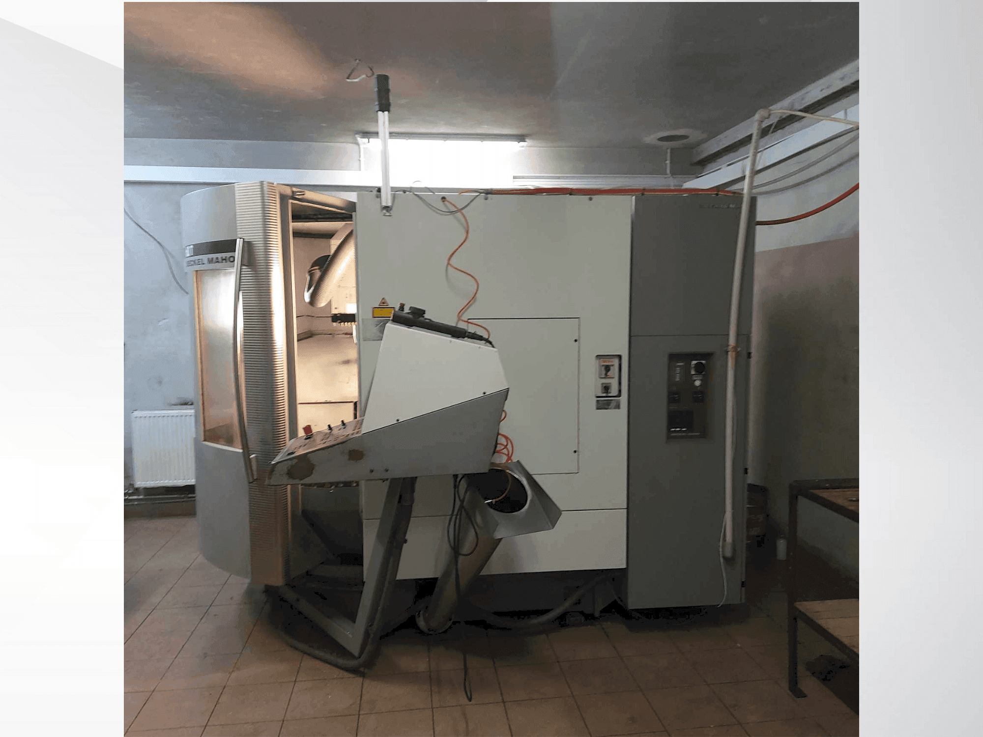 Makine DECKEL MAHO DMU 60 T - Önden görünüm